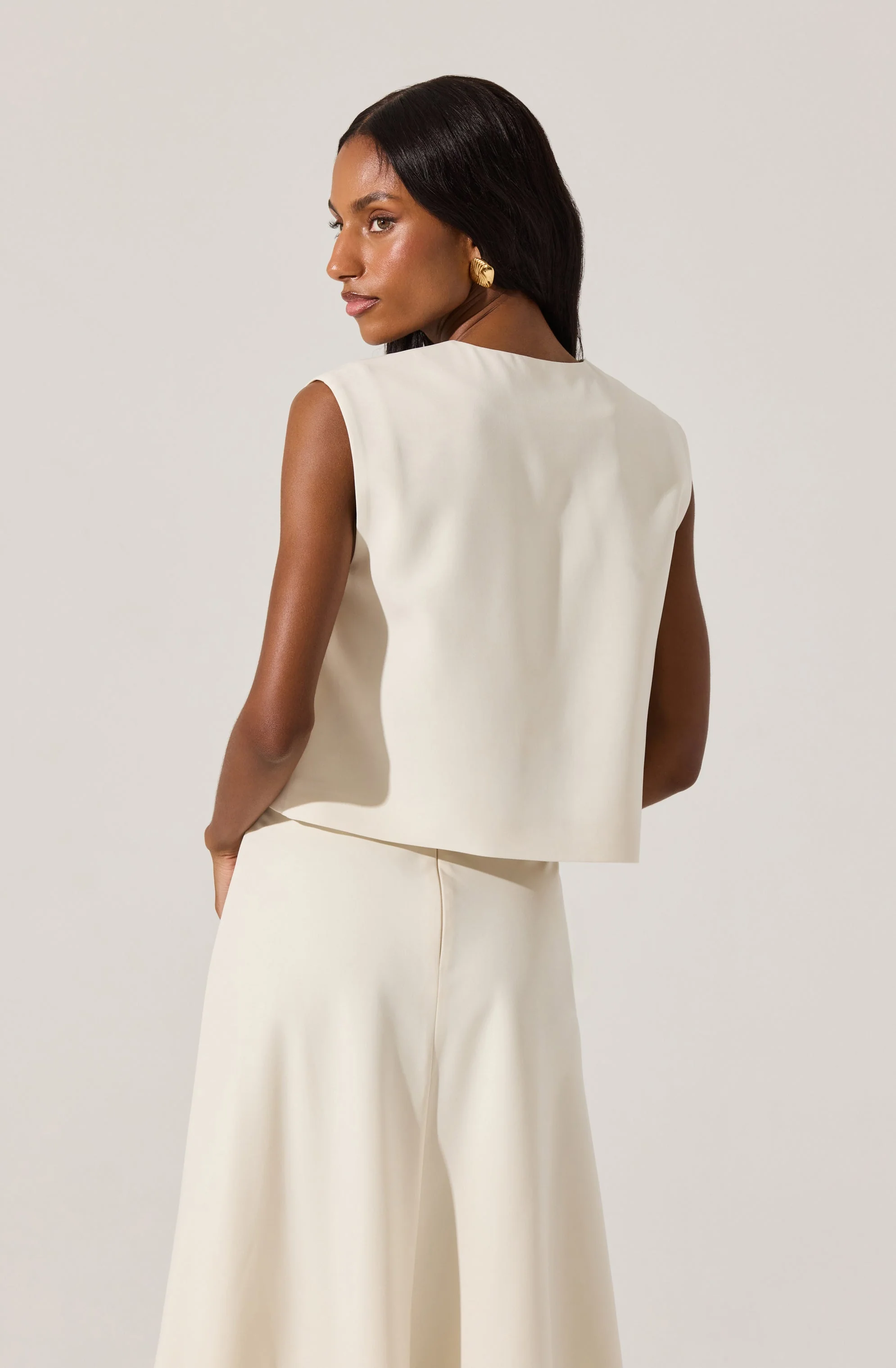 V-neck Tailored Sleeveless Top