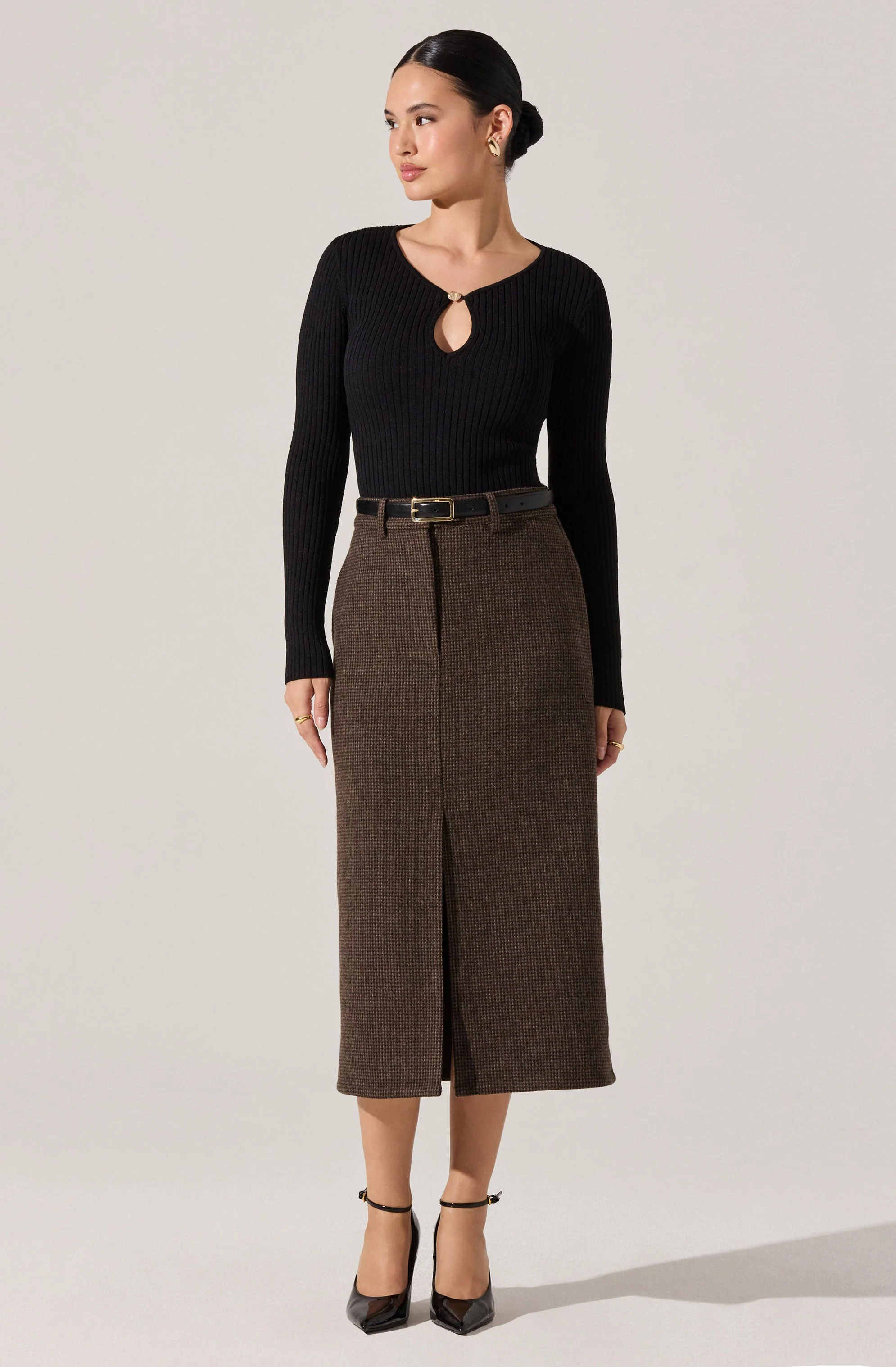 Lynly Ribbed Keyhole Sweater