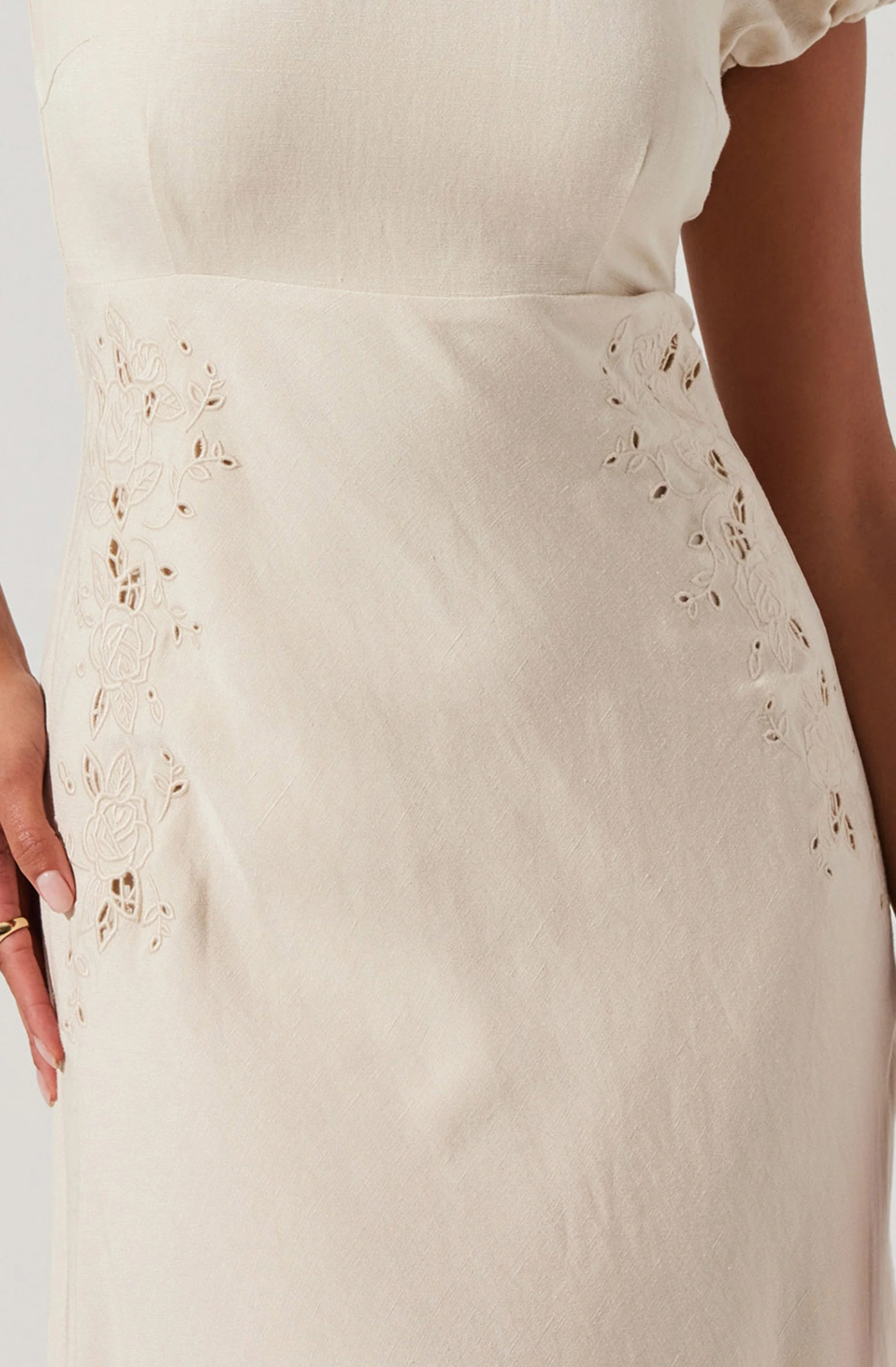 Leocadia Embroidered Puff Sleeve Dress