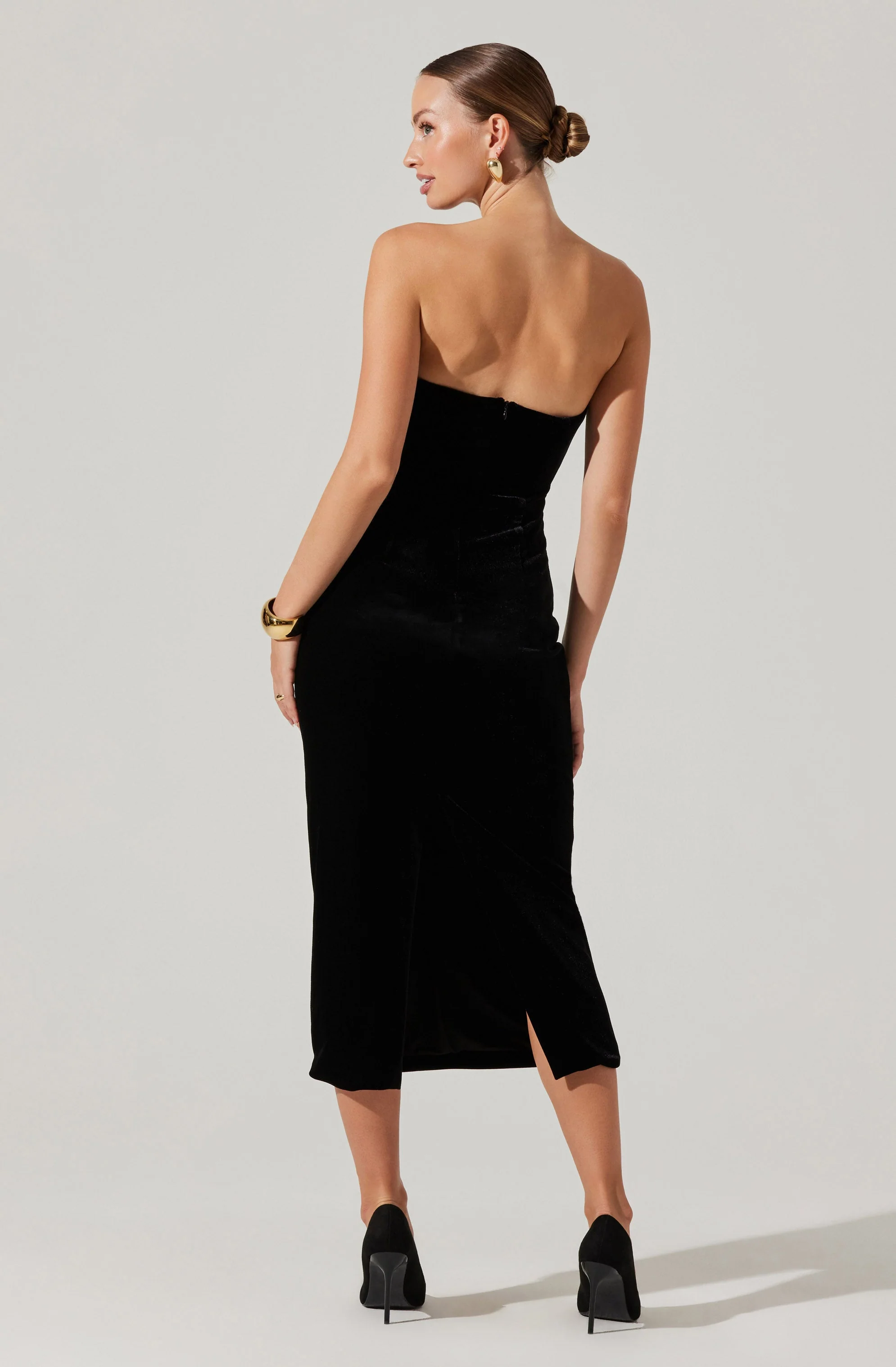 Arista Sweetheart Velvet Midi Dress