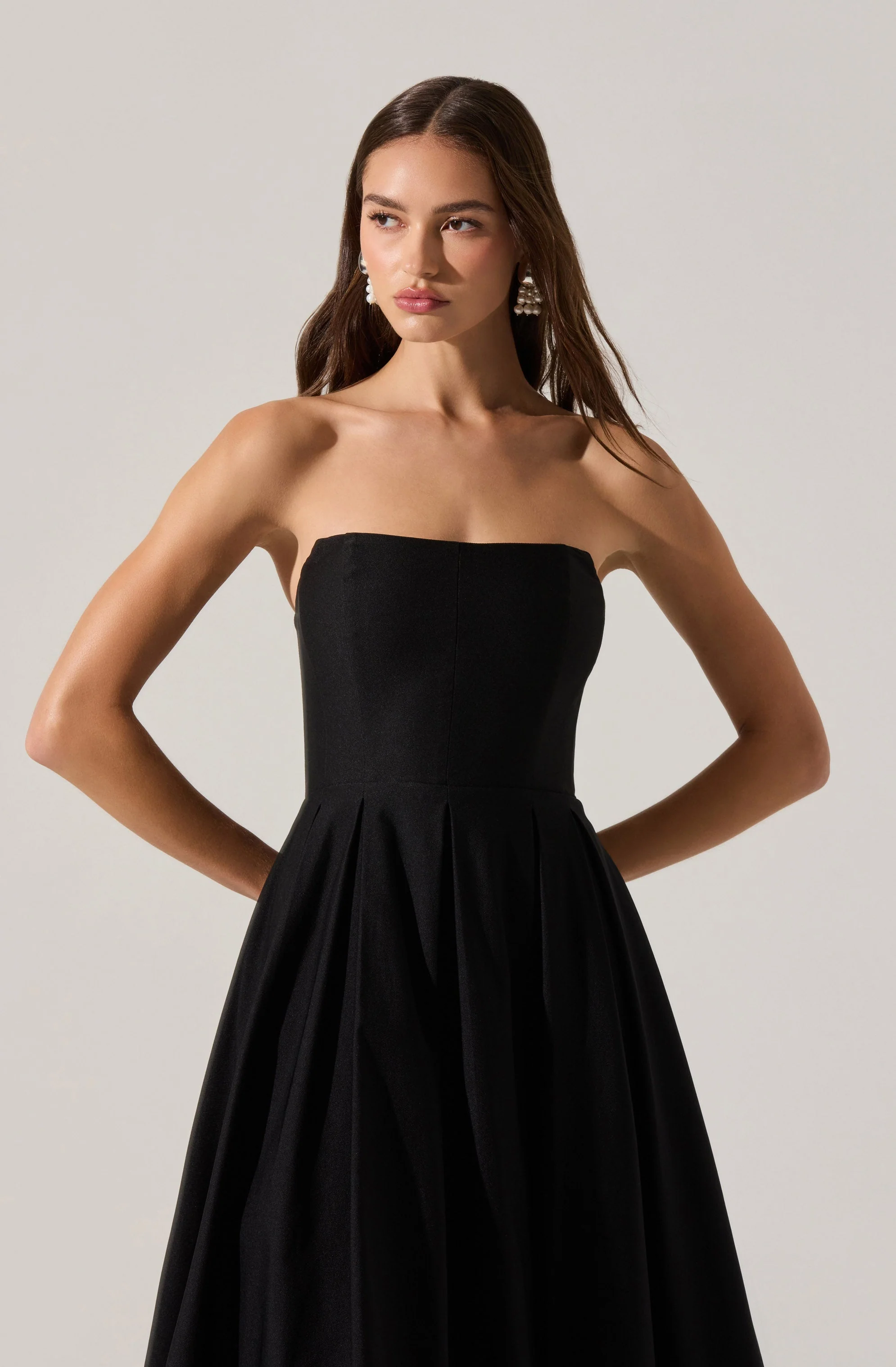 Reiona Strapless Pleated Midi Dress