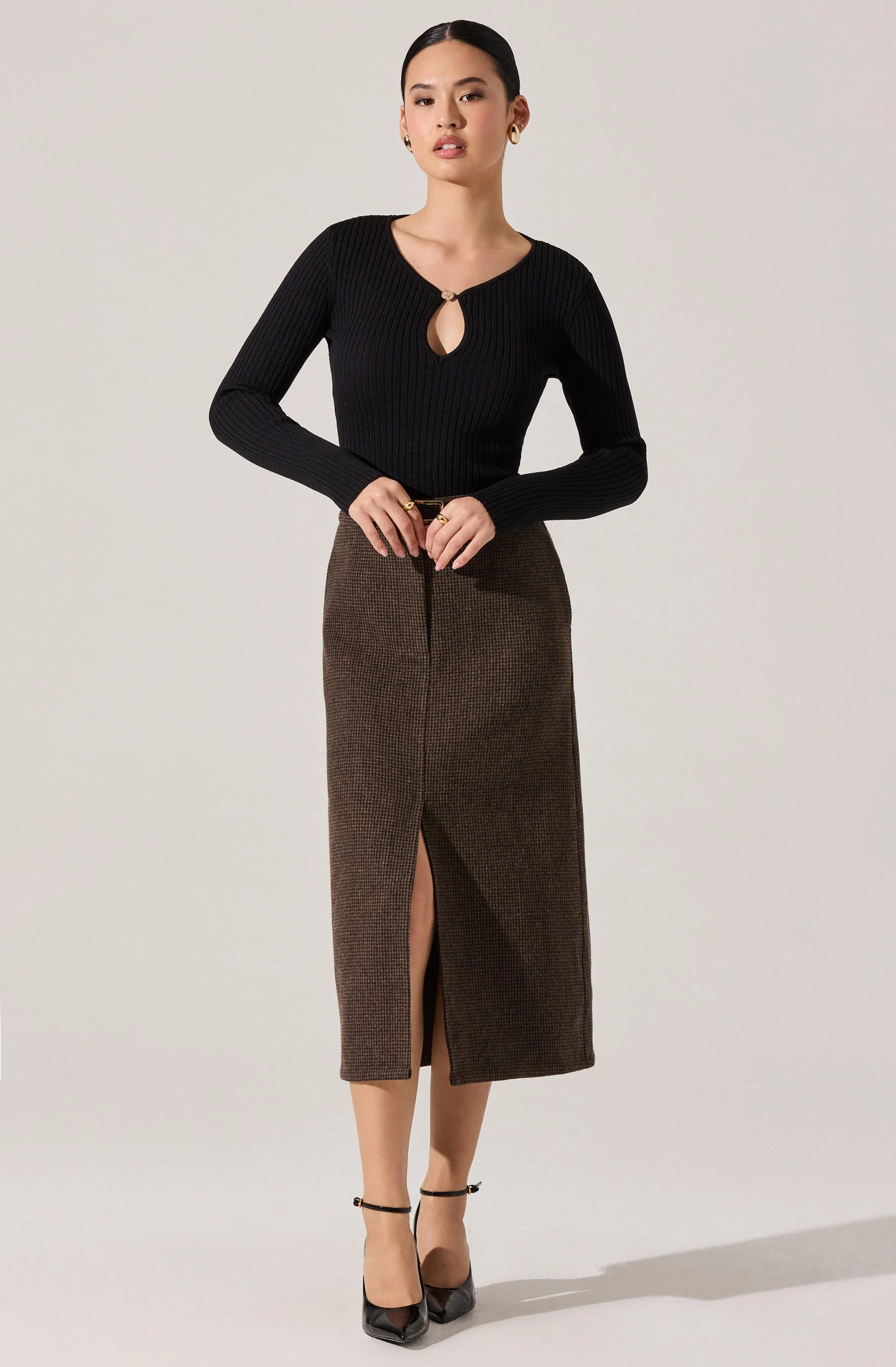 Lynly Ribbed Keyhole Sweater