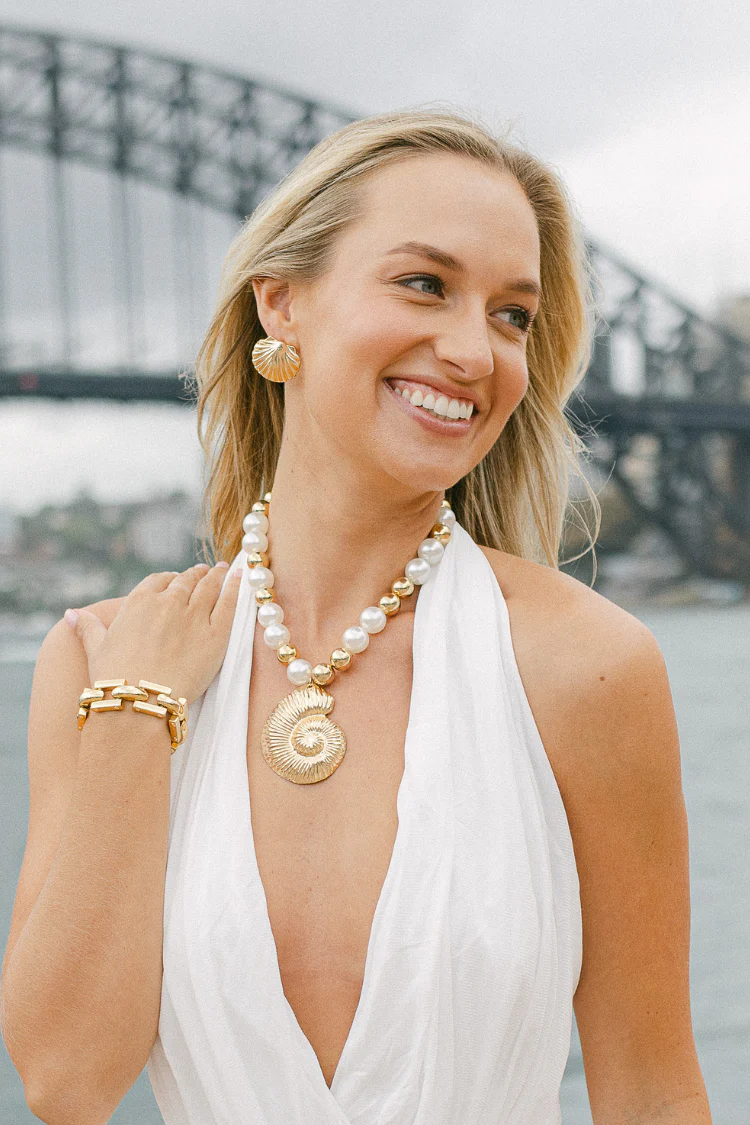 Getaway Conch Shell Necklace