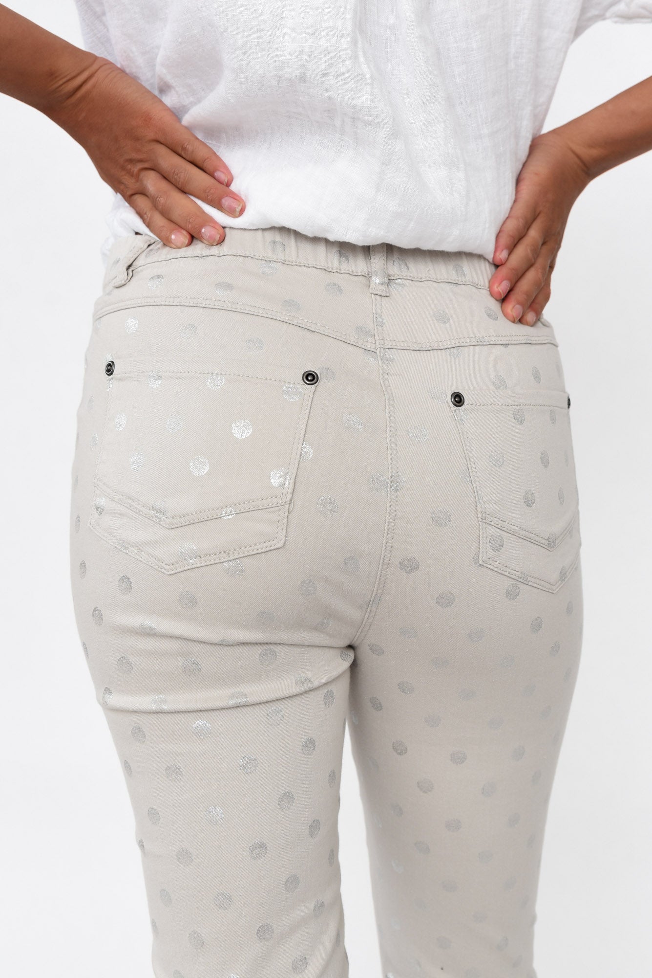 Reed Taupe Foil Spot Cotton Capri Pant