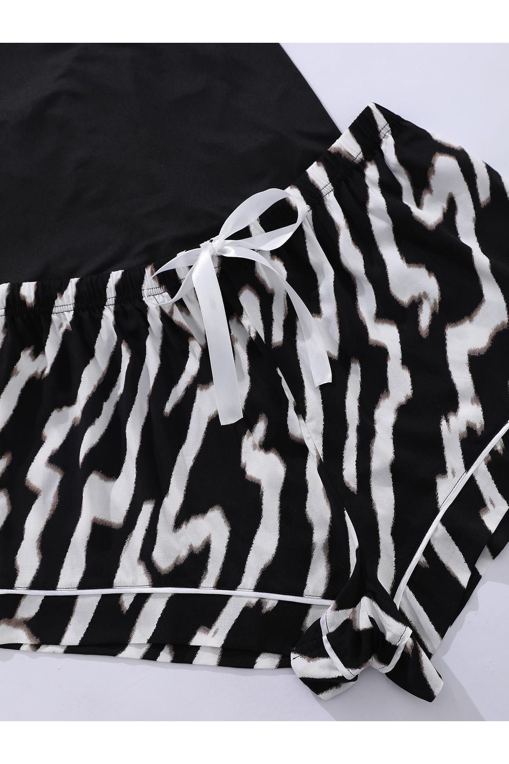 Plus Size Women Lace Trim Scoop Neck Cami and Printed Shorts Pajama Set