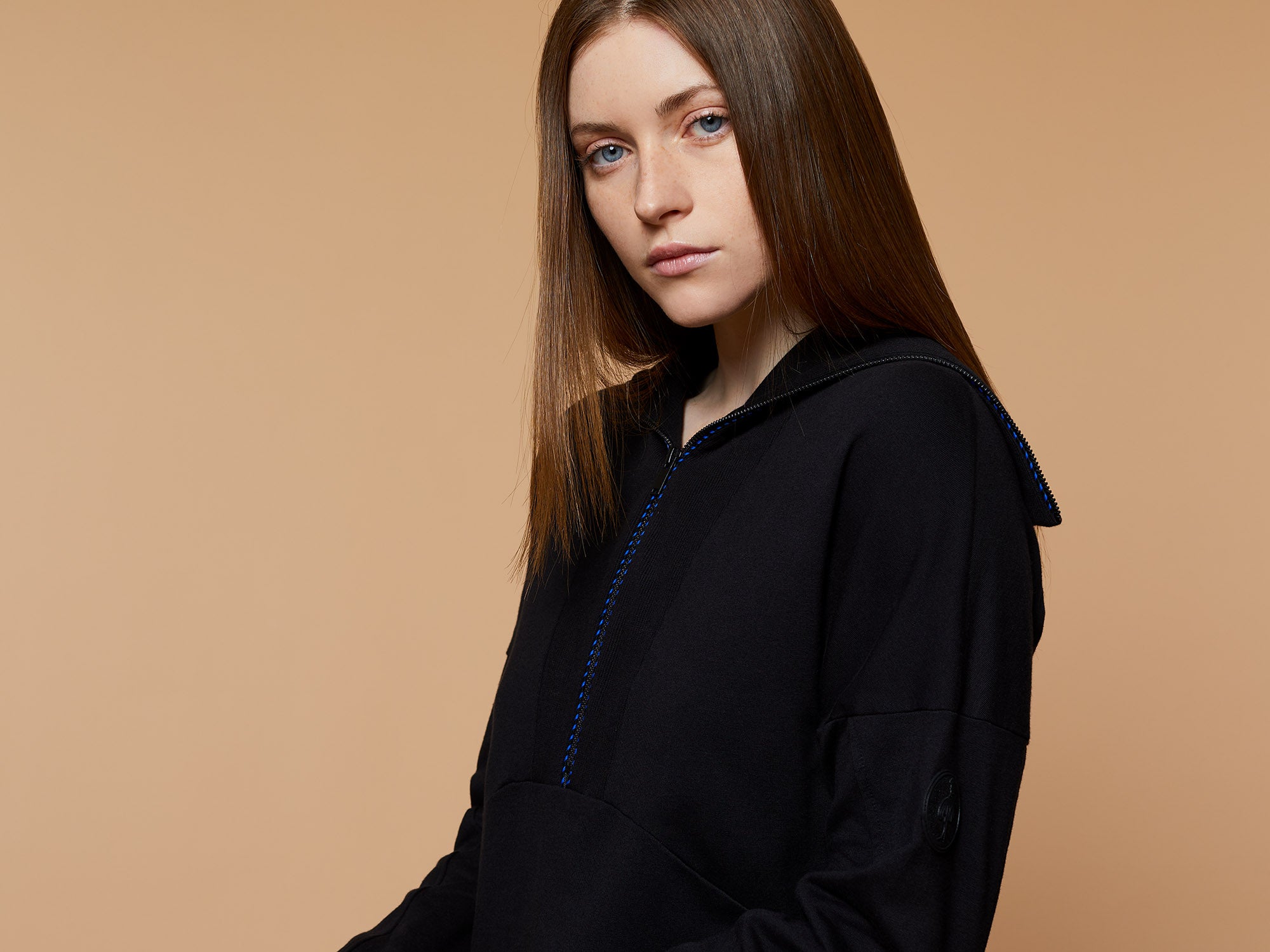 RESPECT - Robe noire molleton à col camionneur