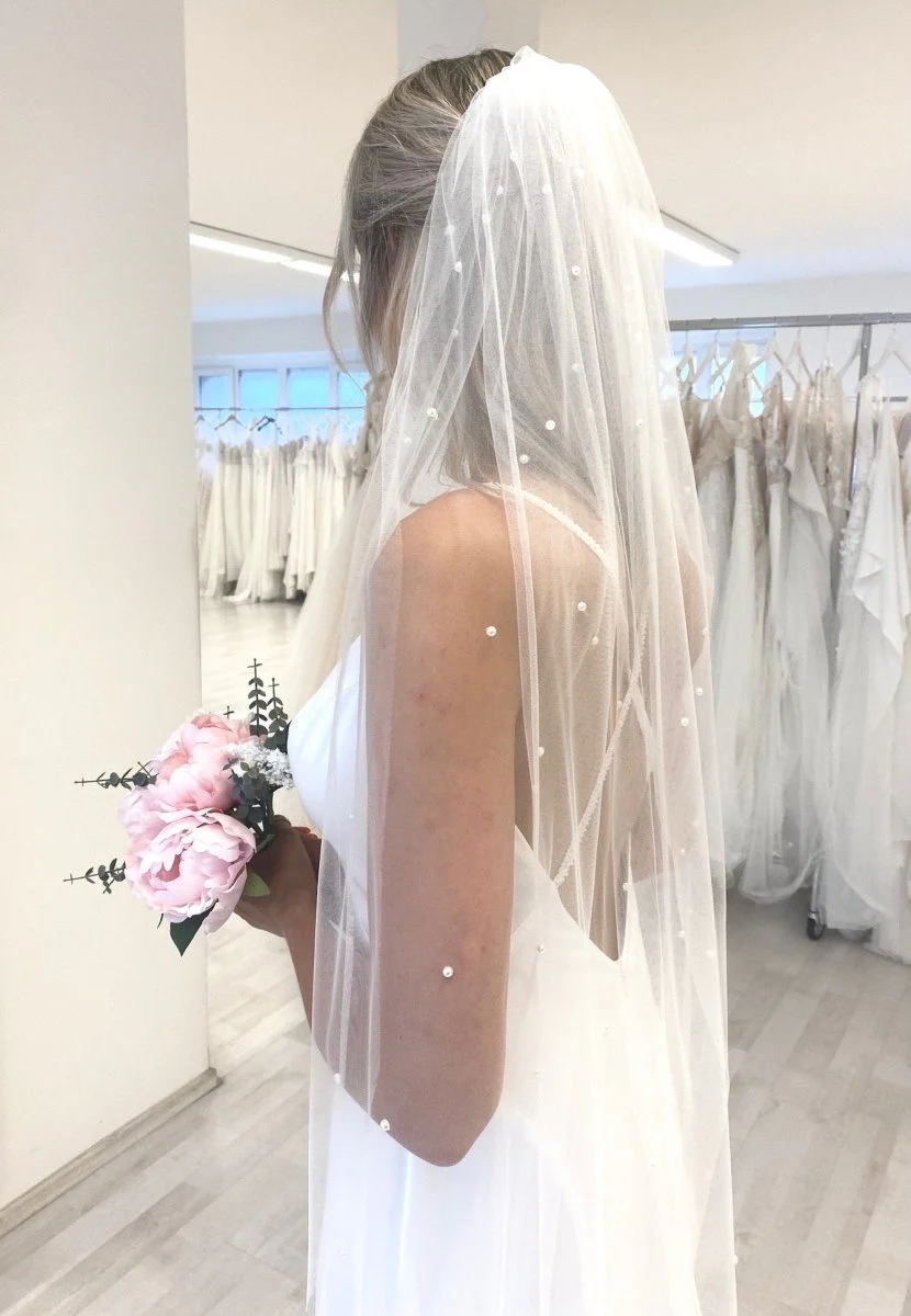 Vintage Tulle Lace Bridal Veil with Pearls White Long Wedding Veil