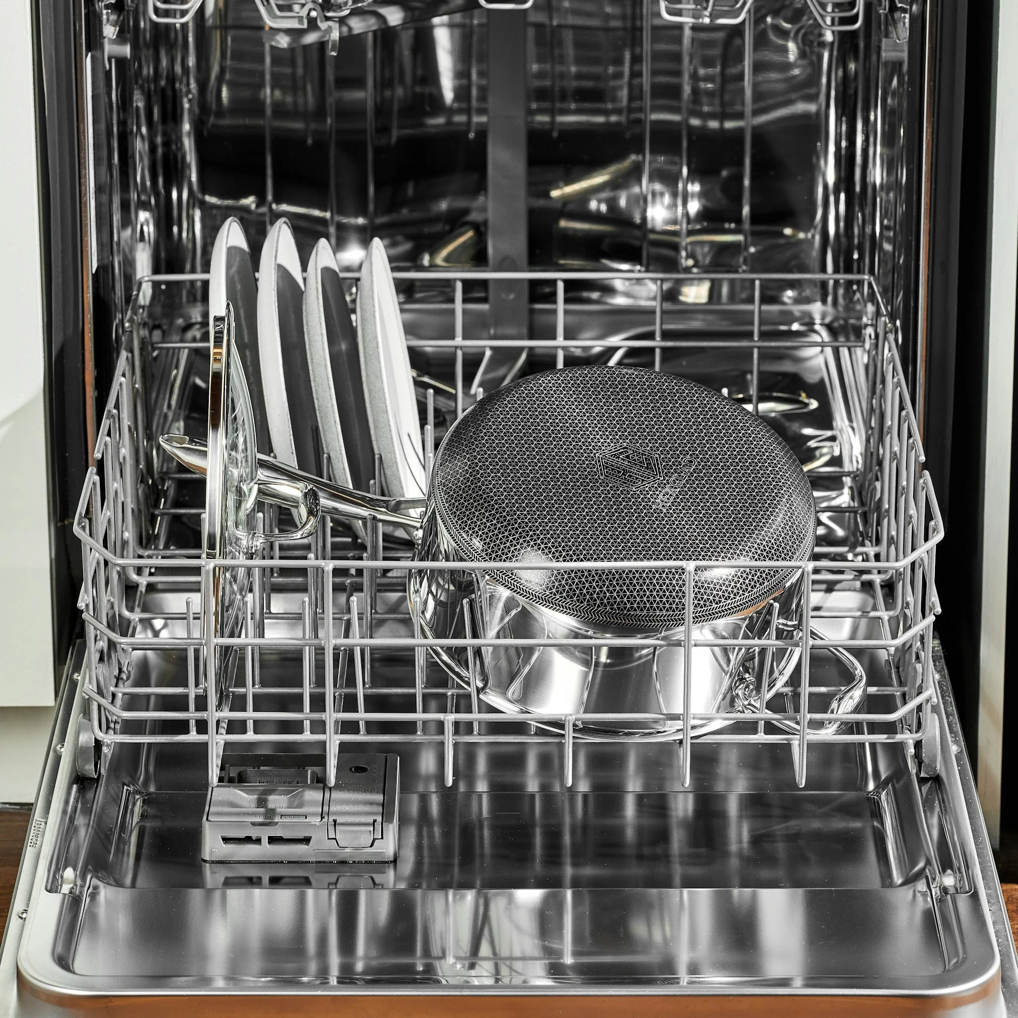 Hybrid Saucepan With Lid, 3-Qt