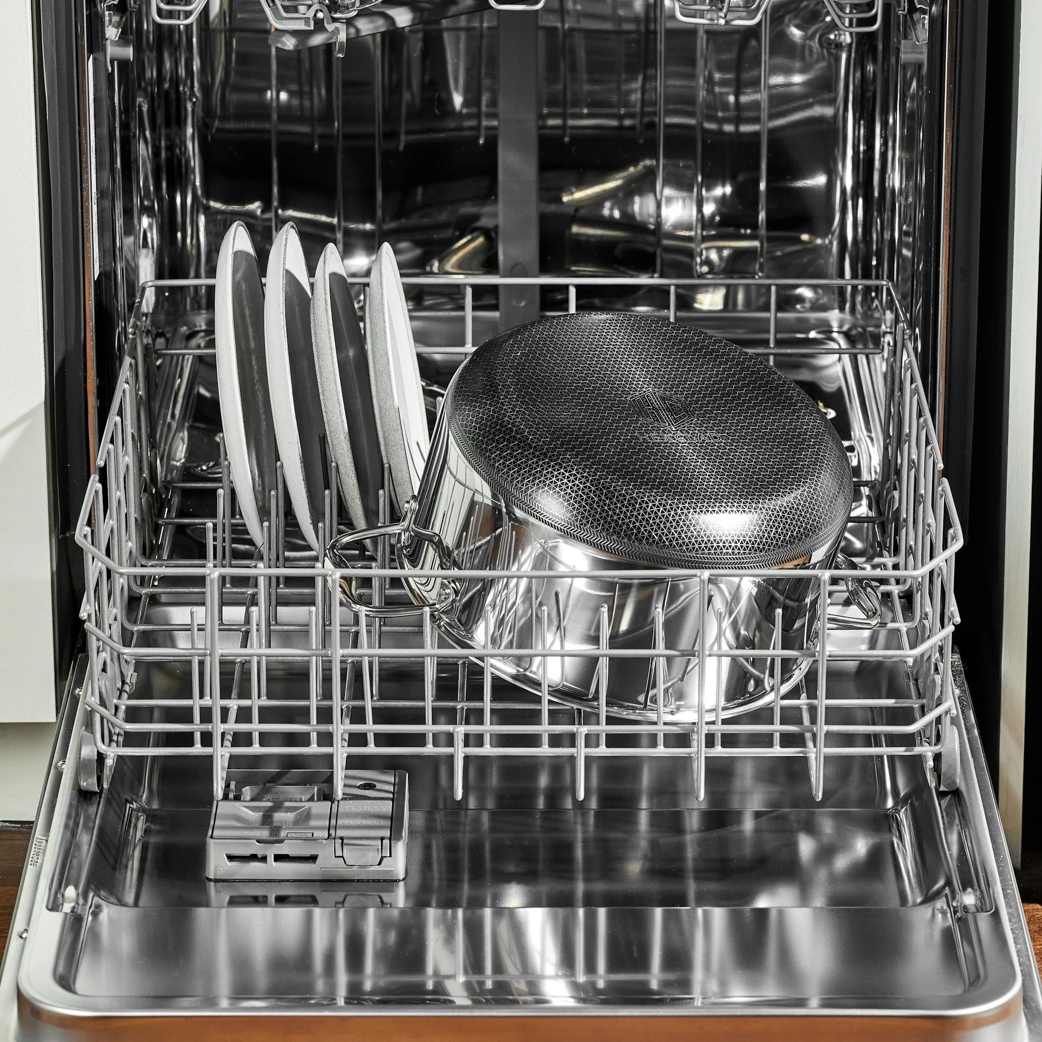 Hybrid Stock Pot With Lid, 8-Qt