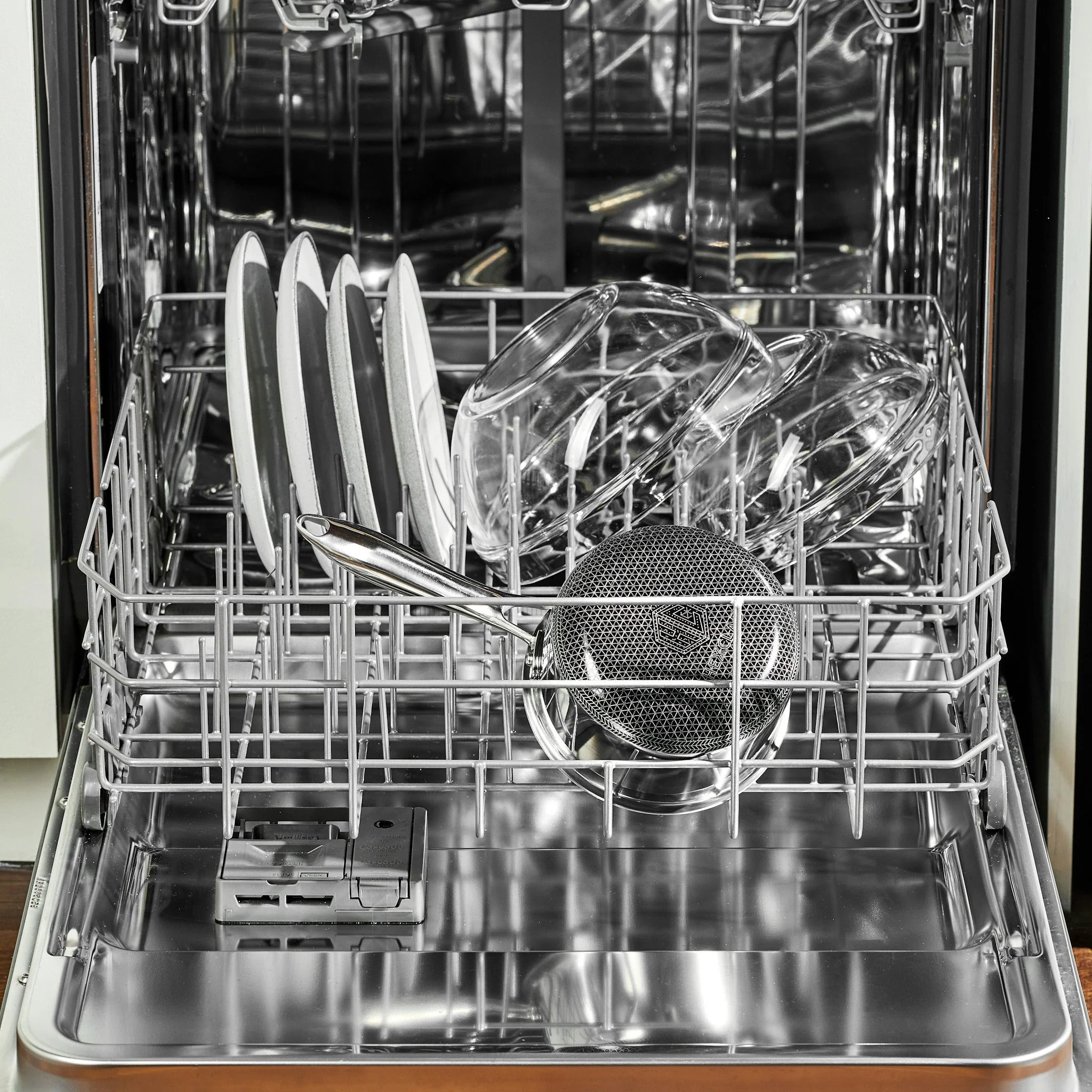 Hybrid Saucepan with Lid, 1-Qt