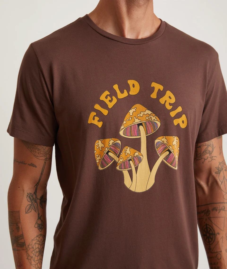 Signature Crew Graphic Tee in Walnut