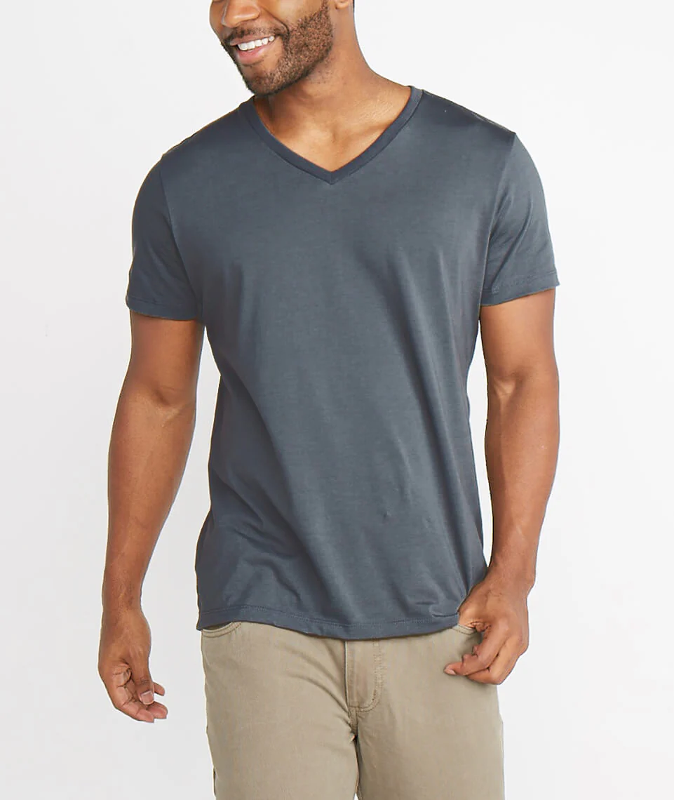 Signature V-Neck in Asphalt