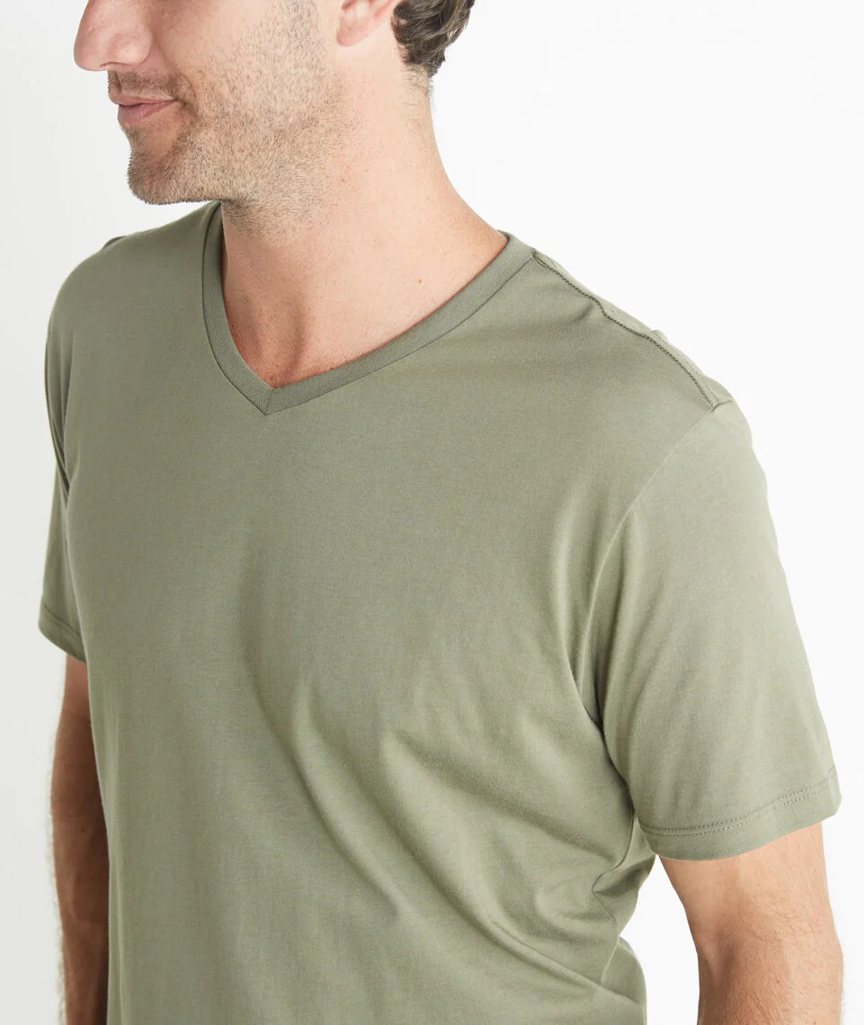 Signature V-Neck in Worn Olive