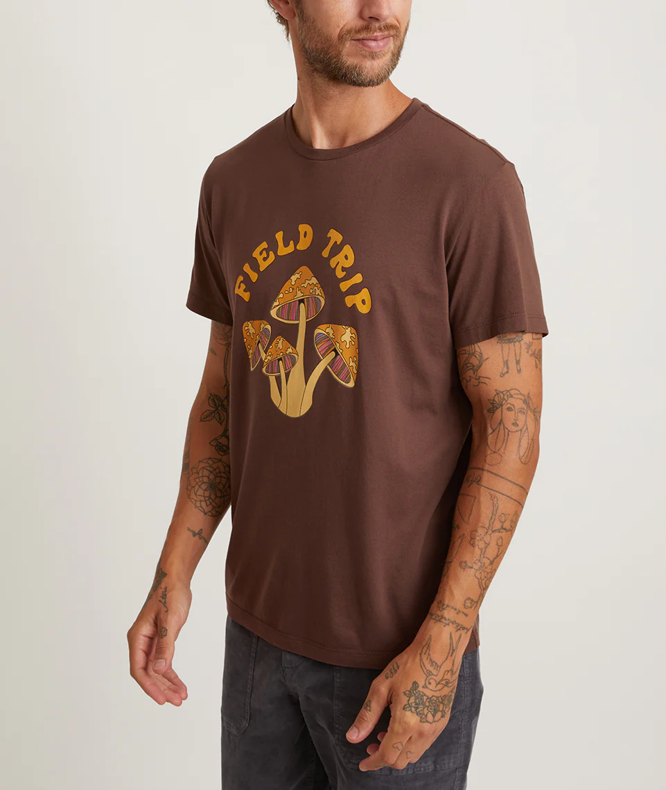 Signature Crew Graphic Tee in Walnut