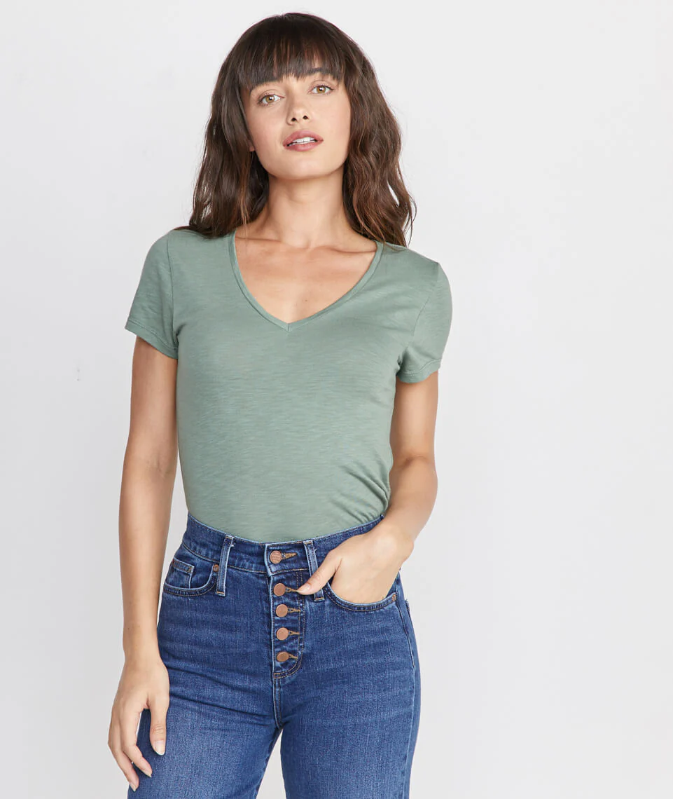 V-Neck in Laurel Wreath