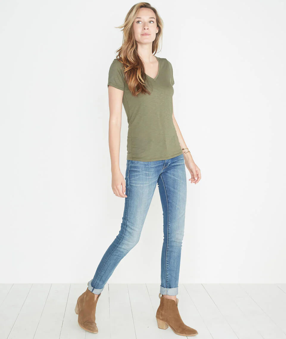 V-Neck in Admiral Green