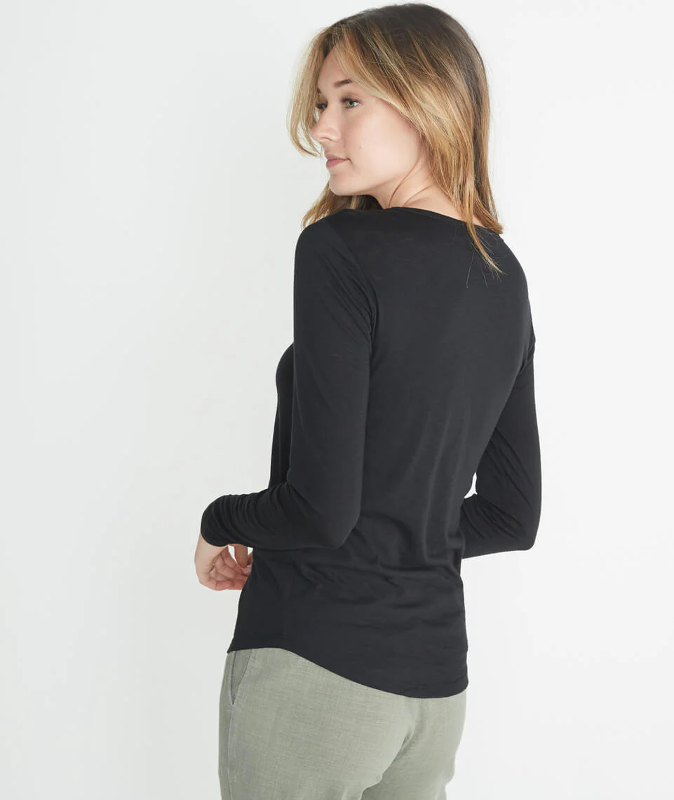 Clover Saddle Longsleeve in Black
