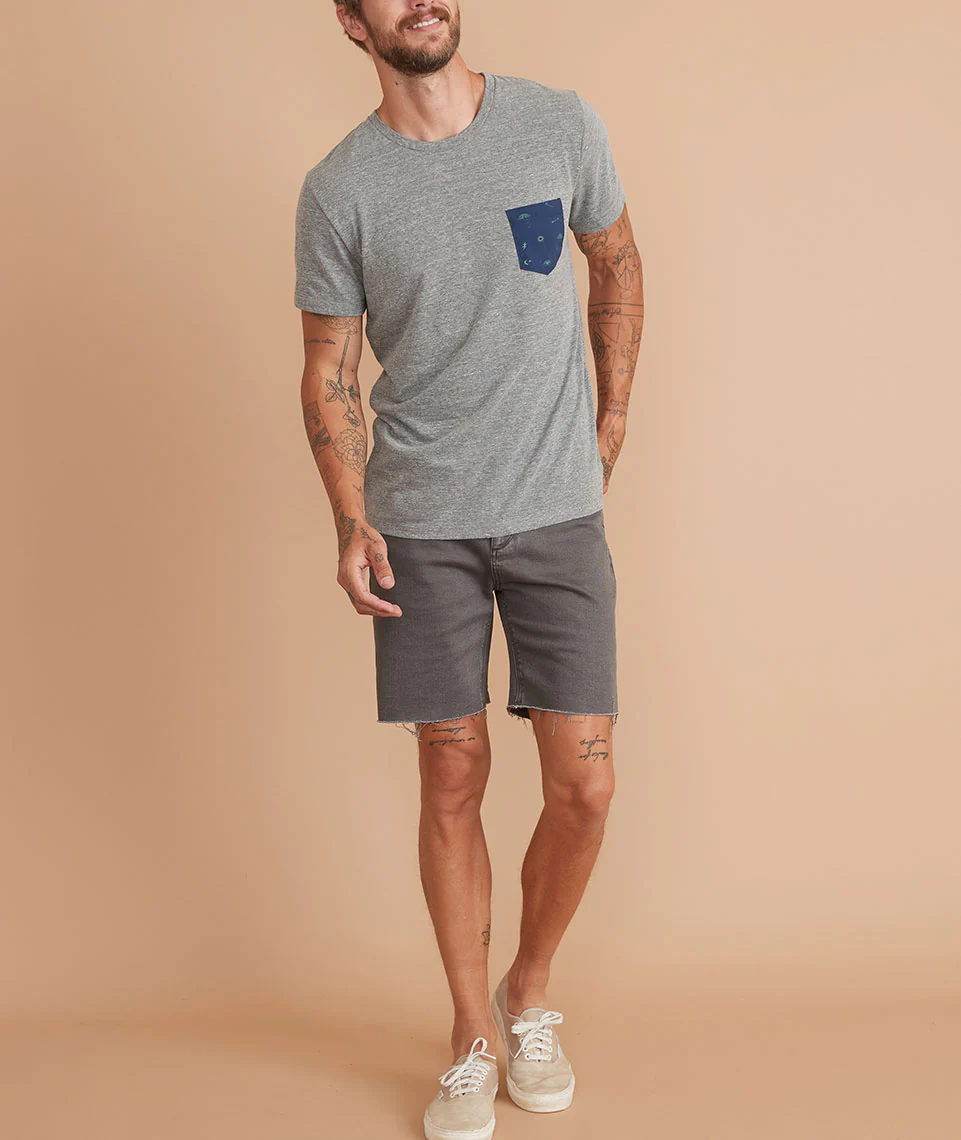 Signature Pocket Tee in Heather Grey