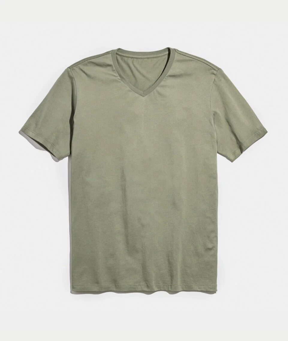 Signature V-Neck in Worn Olive