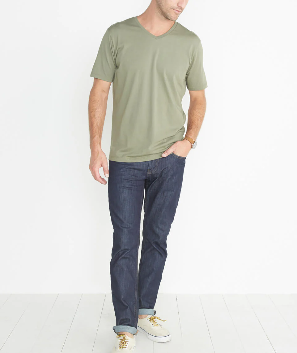 Signature V-Neck in Worn Olive