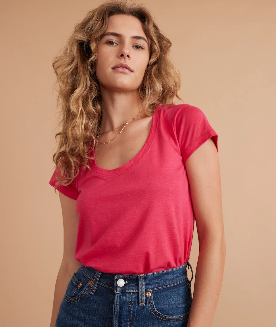 Classic Scoop Neck Tee in Bright Rose