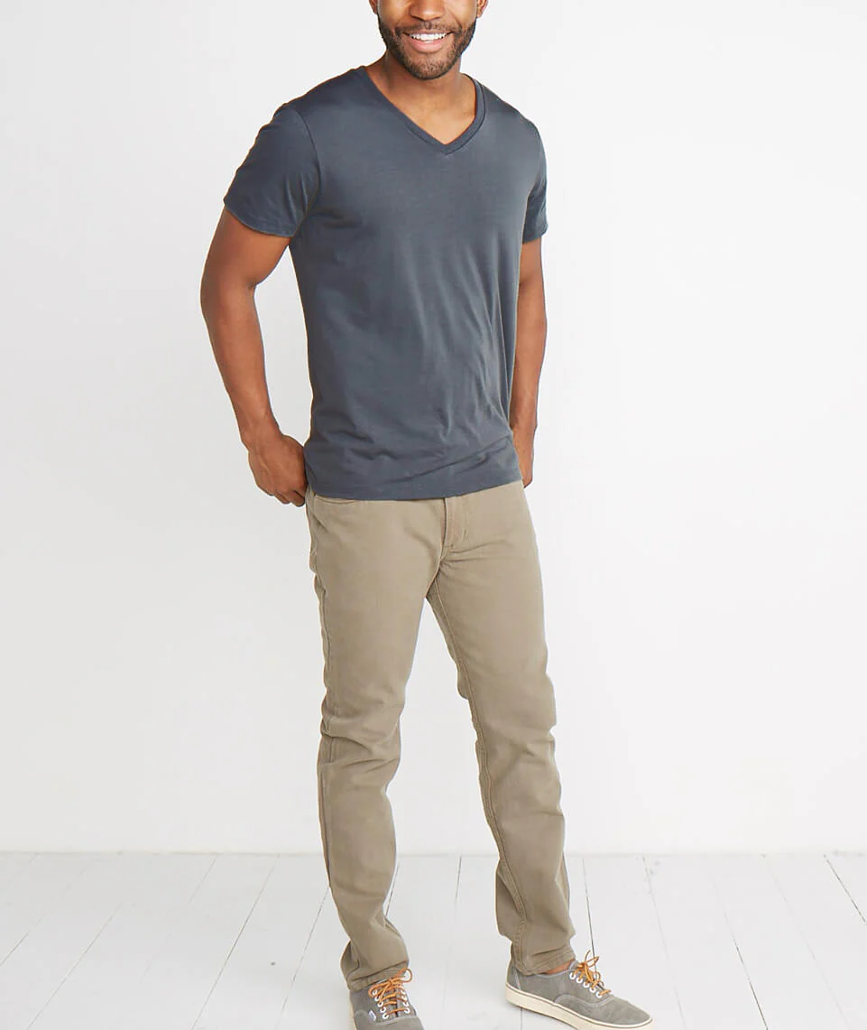 Signature V-Neck in Asphalt