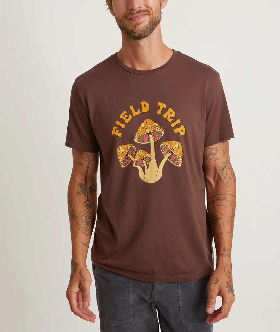 Signature Crew Graphic Tee in Walnut