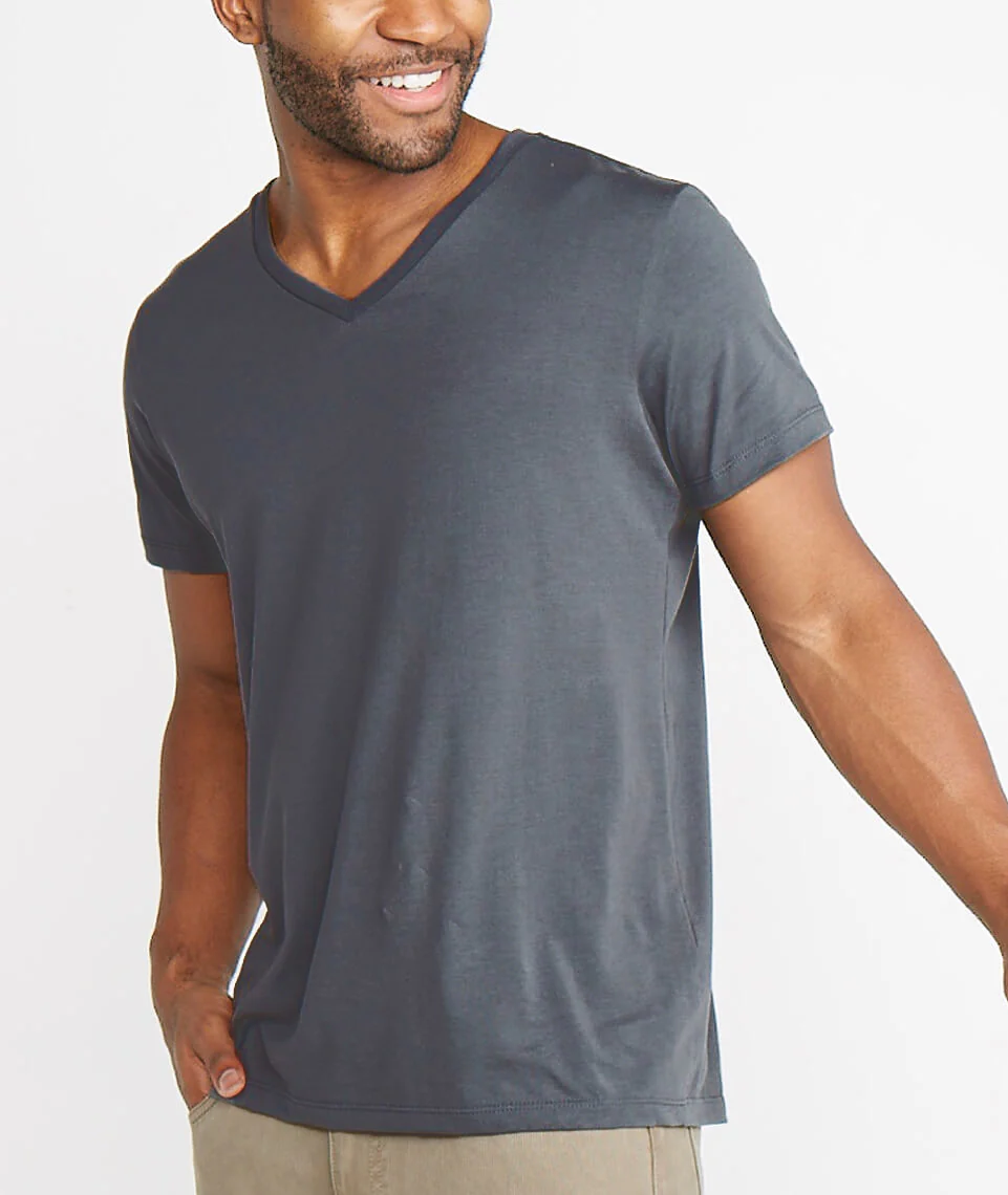 Signature V-Neck in Asphalt