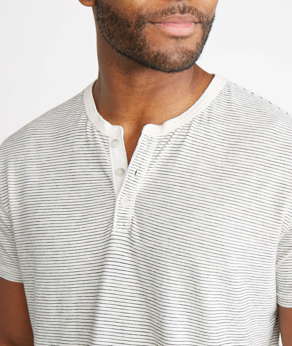 Shortsleeve Henley in Natural/Black