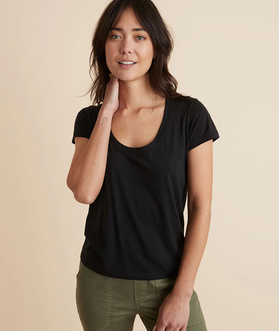 Classic Scoop Neck Tee in Black