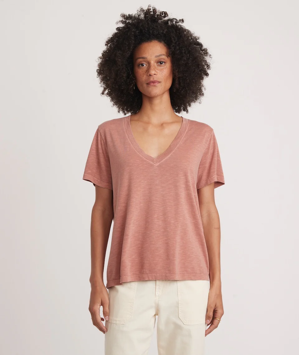 Boyfriend V-Neck Tee in Bombay Brown