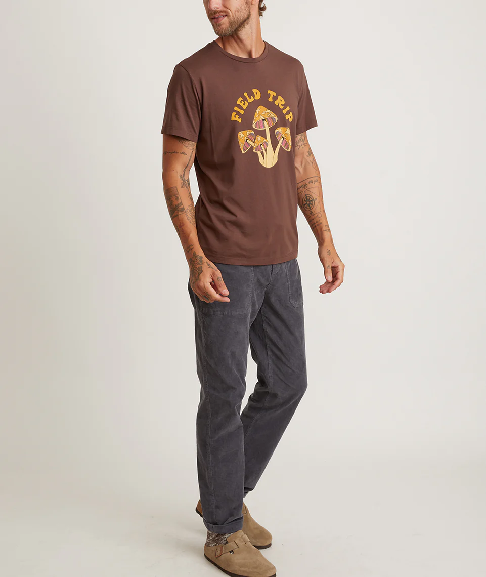 Signature Crew Graphic Tee in Walnut