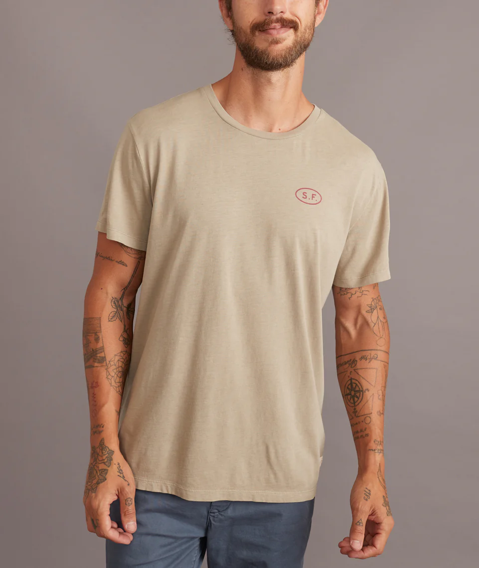 Signature Crew Graphic Tee in Chinchilla