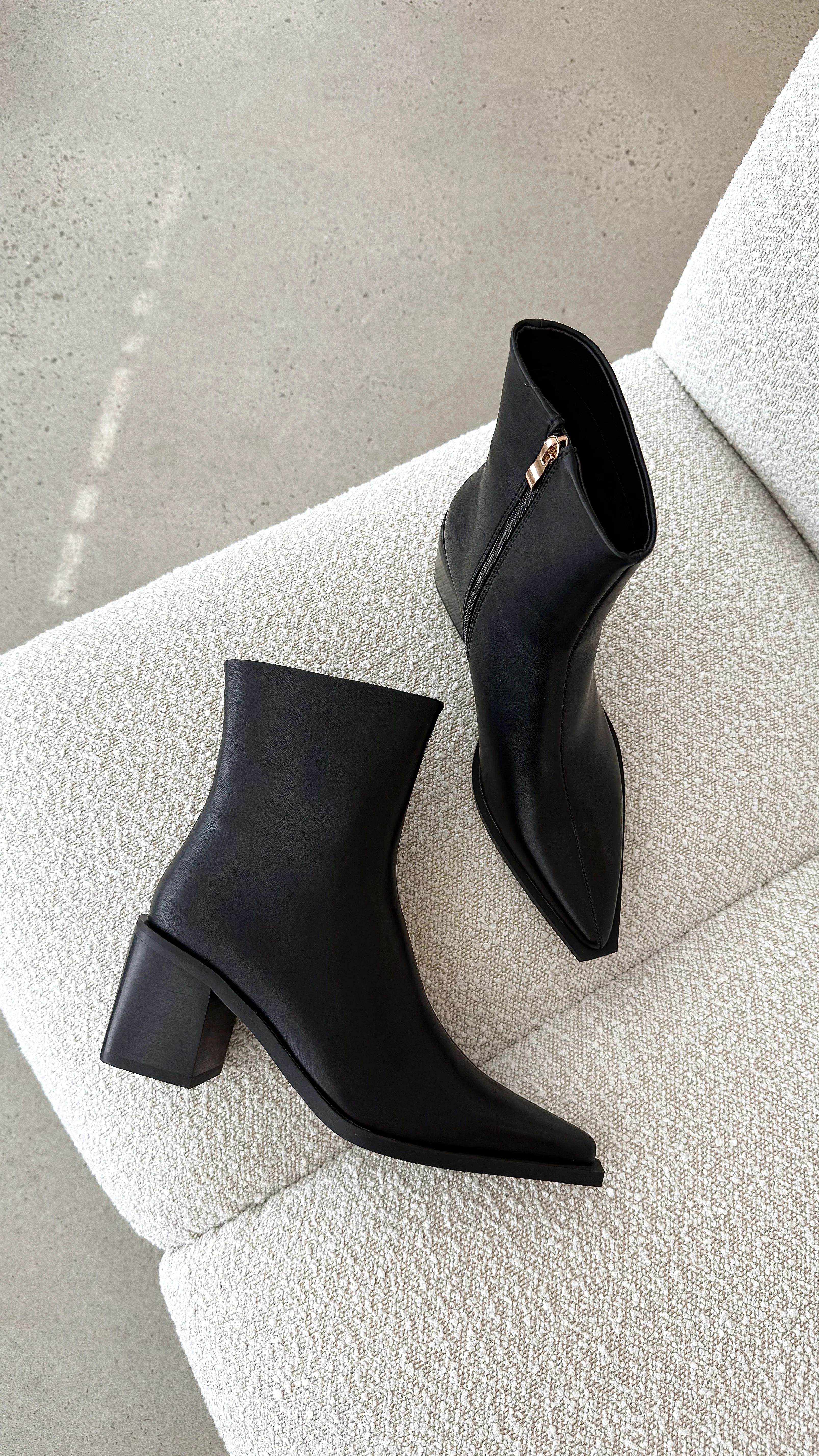 Leanora Boots - Black