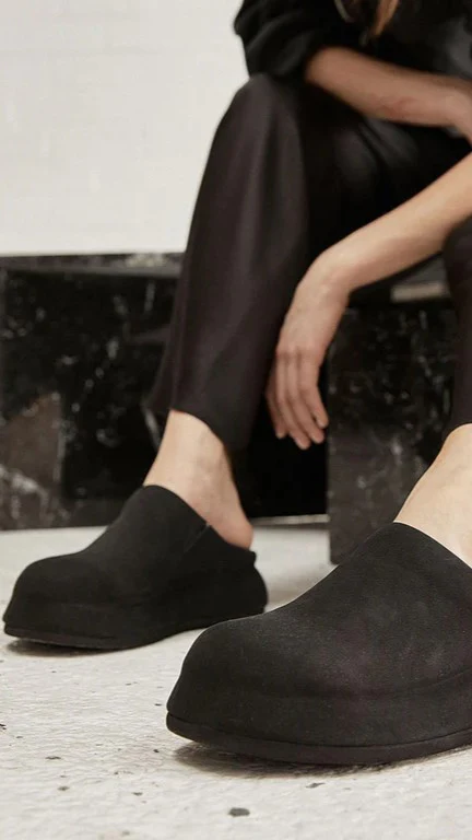 Alias Mae Phoebe Slide - Black Nubuck