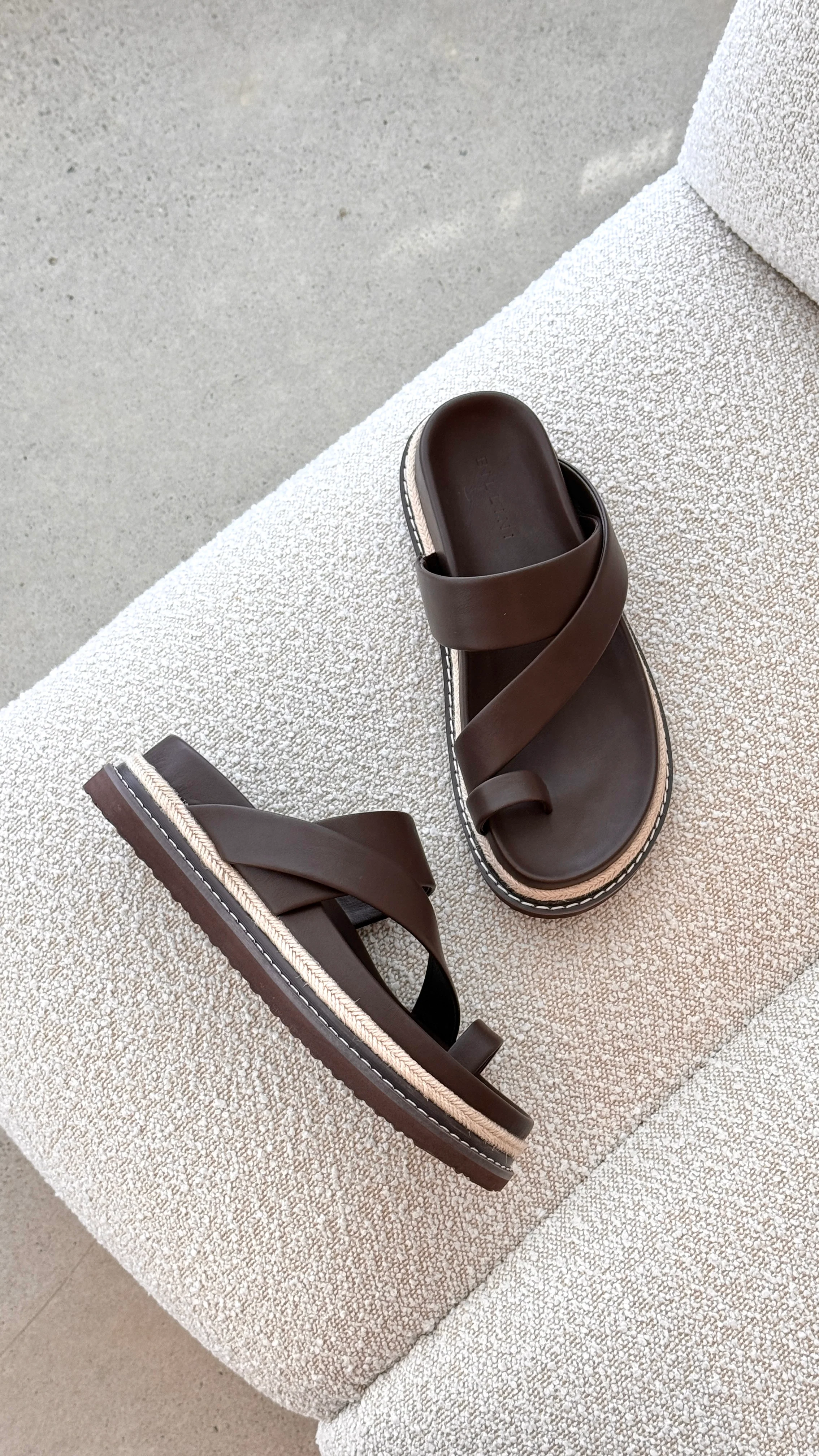 Armas Slide - Chocolate