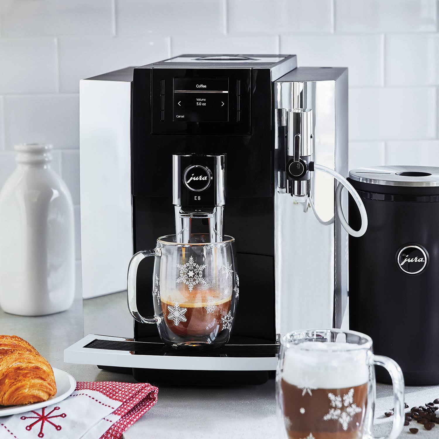 Jura E8 Chrome Automatic Coffee Machine itusts