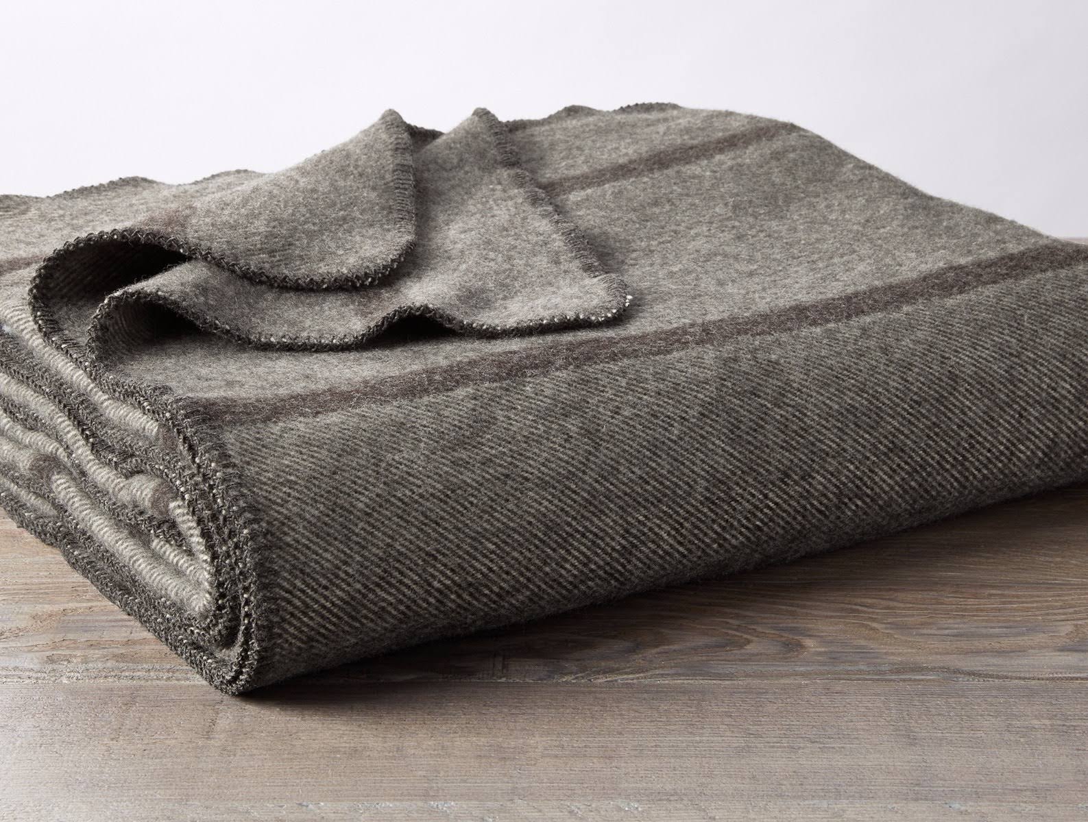Coyuchi Tahoe Wool Blanket King Charcoal itusts