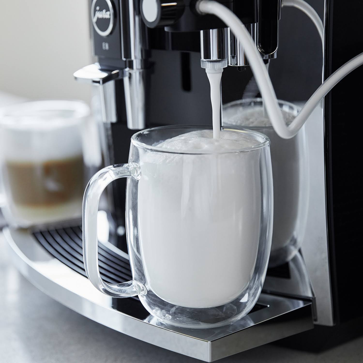 Jura E8 Chrome Automatic Coffee Machine itusts