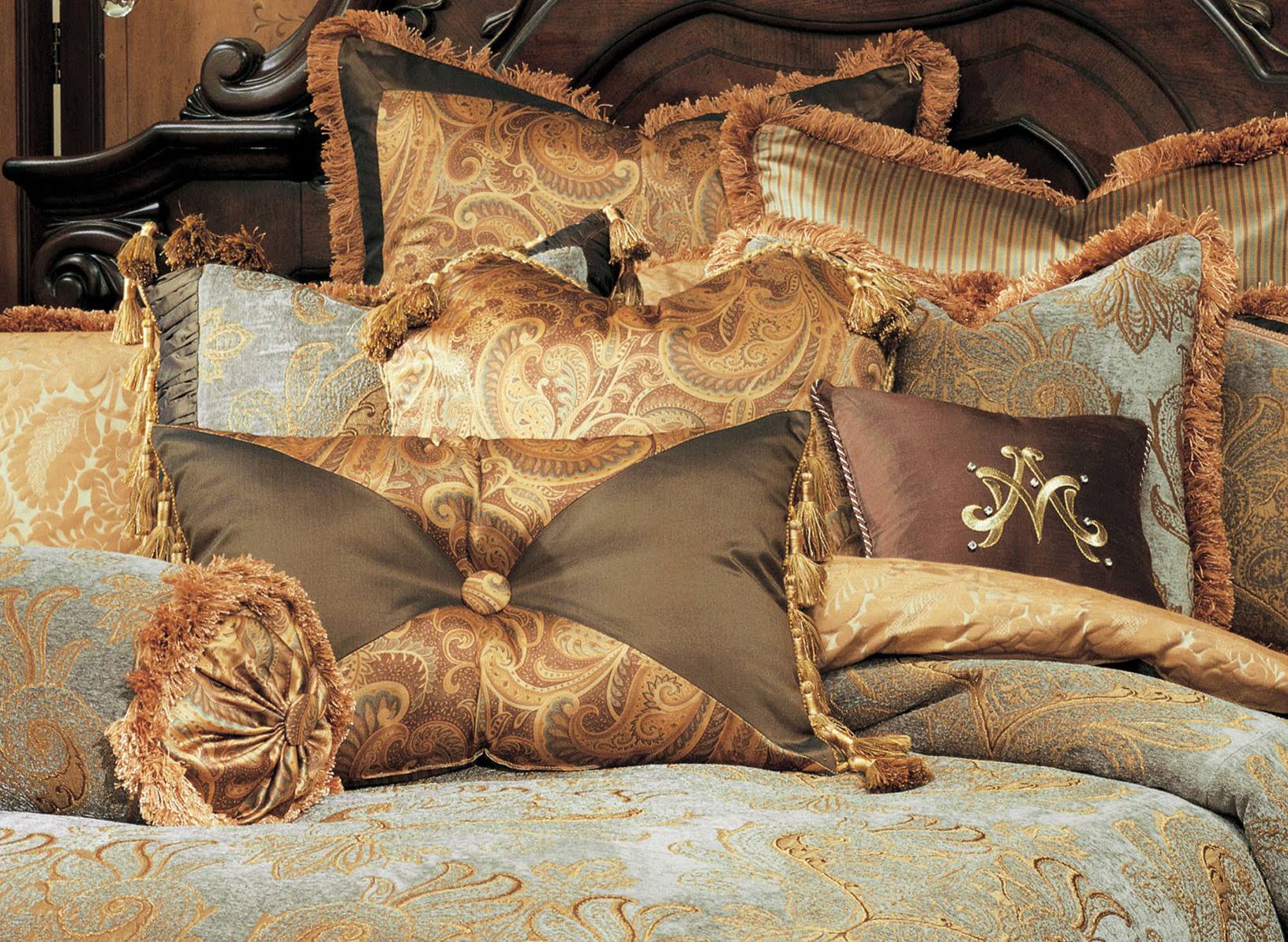 Elizabeth Comforter Set Michael Amini Size Queen itusts