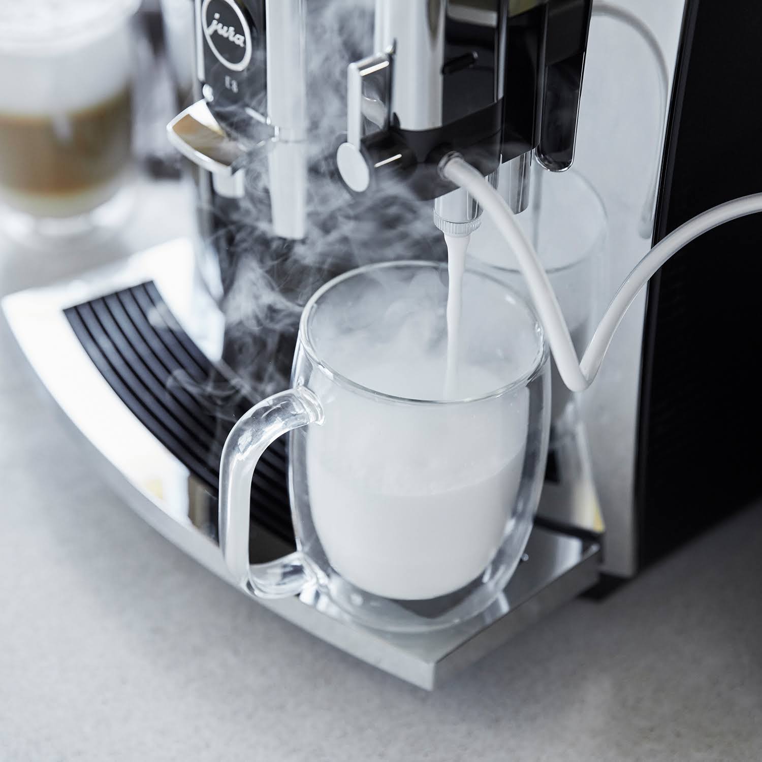 Jura E8 Chrome Automatic Coffee Machine itusts