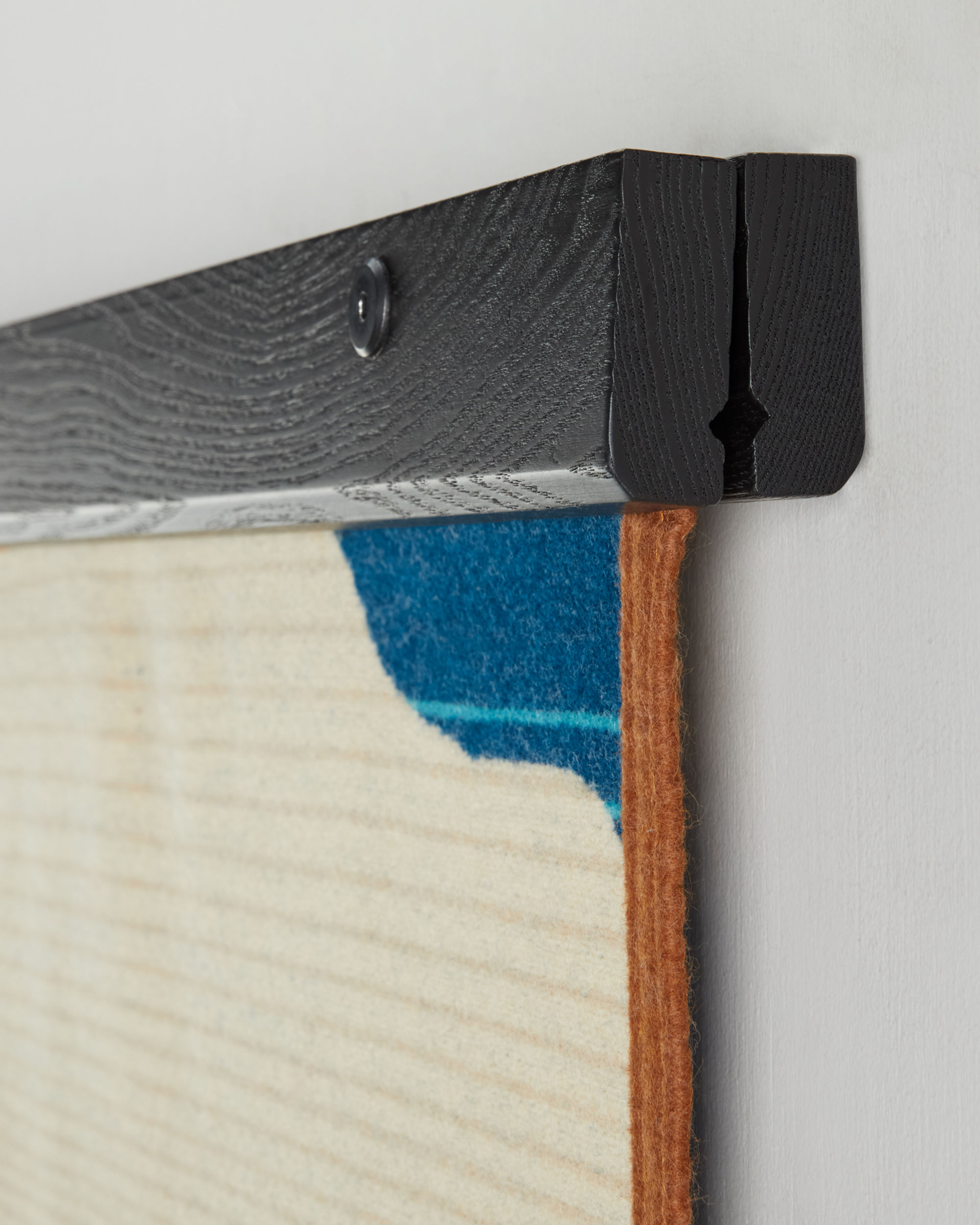 TEXTILE HANGER