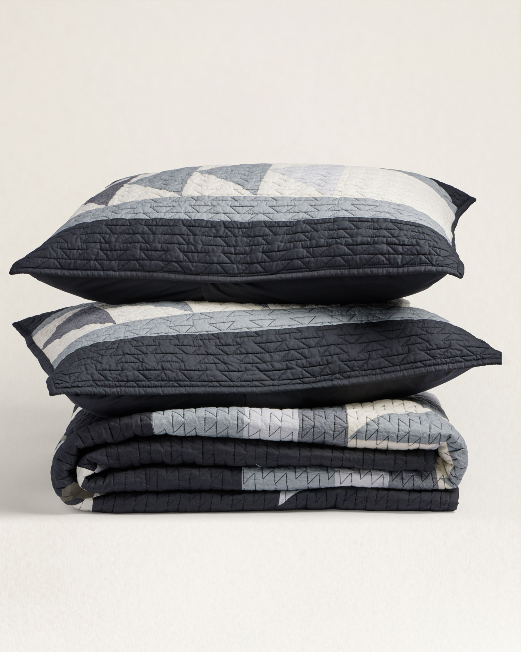 SHADOW PEAK PIECED QUILT SET