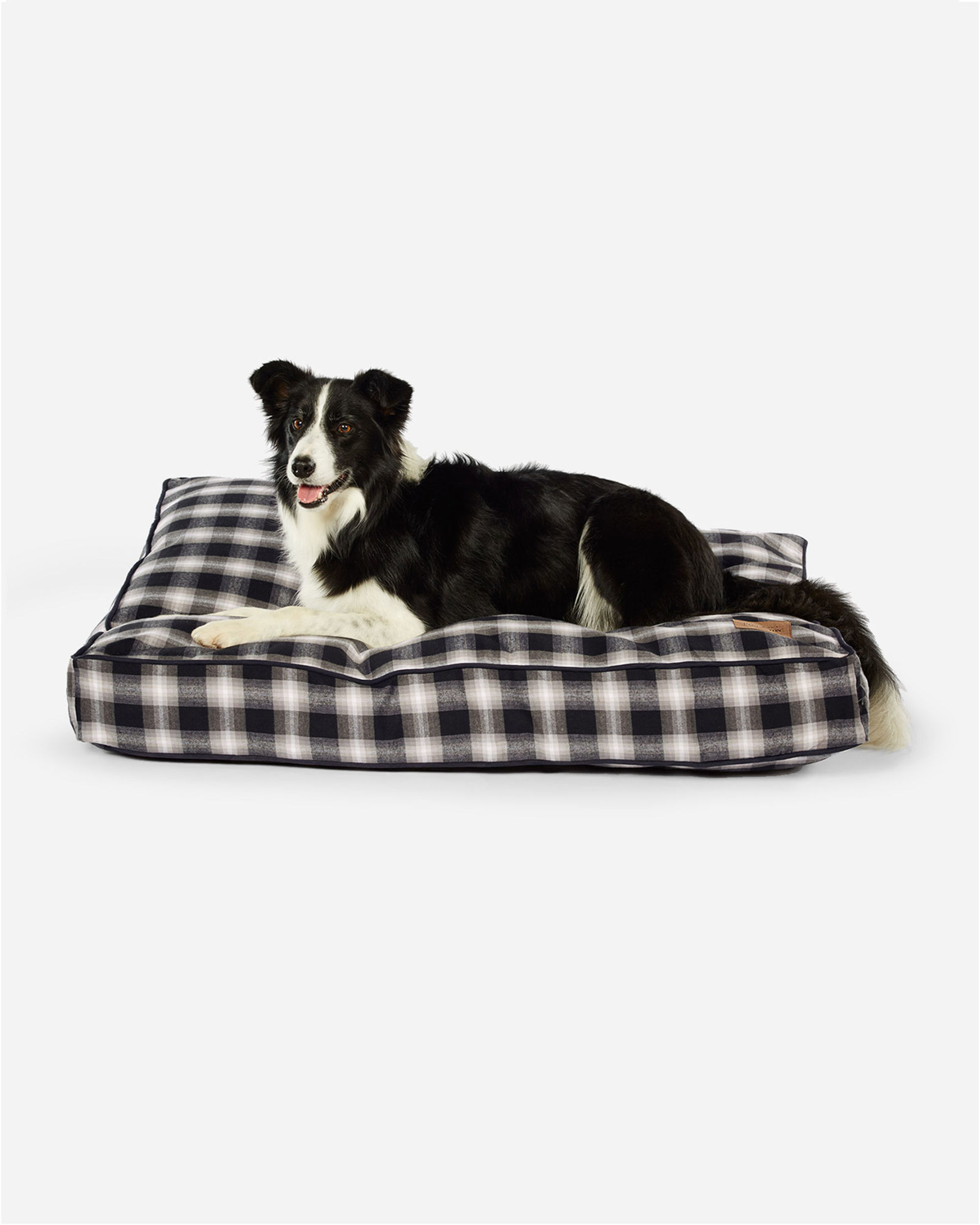 CHARCOAL OMBRE PLAID DOG BED