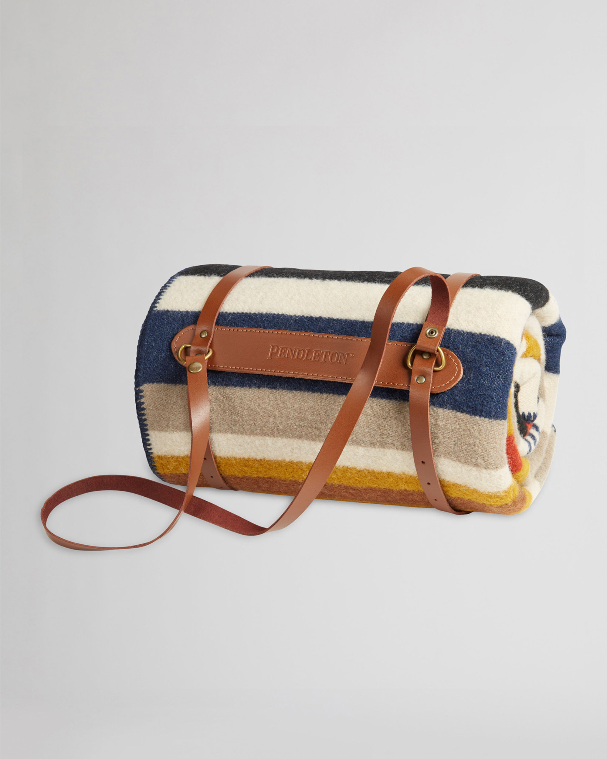 BRIDGER WOOL THROW WITH CARRIER