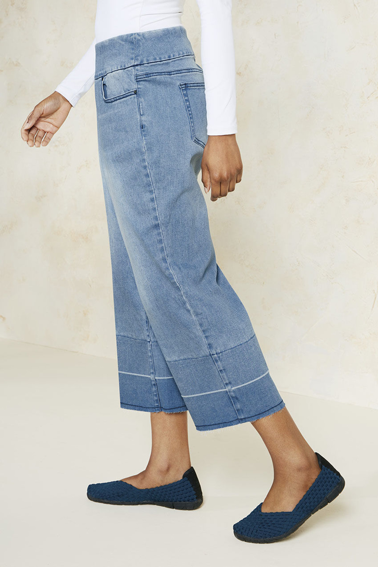 Released Hem Wide-Leg Crop Jeans