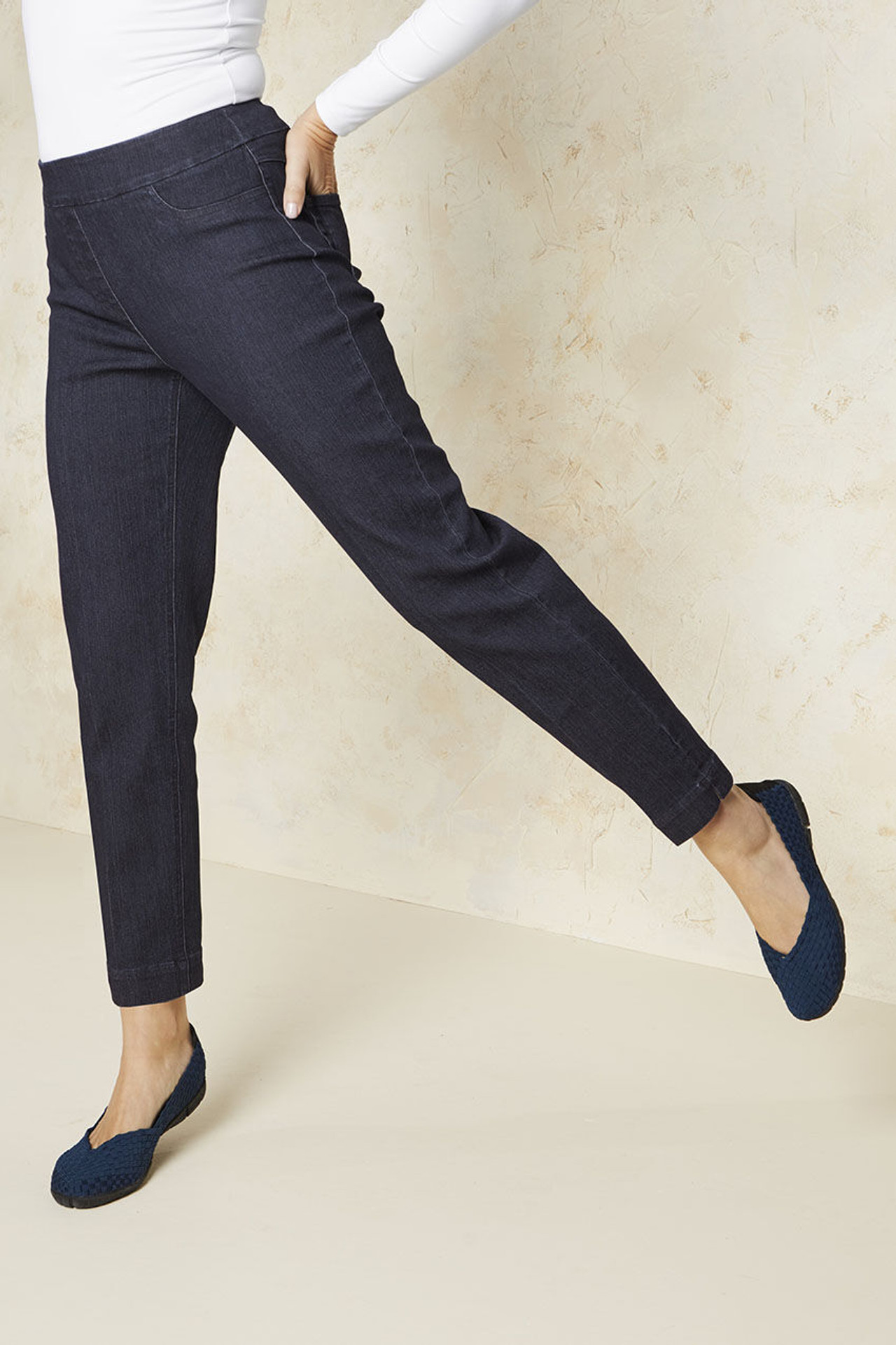 Pull On Anywear ShapeMe Ankle Pants