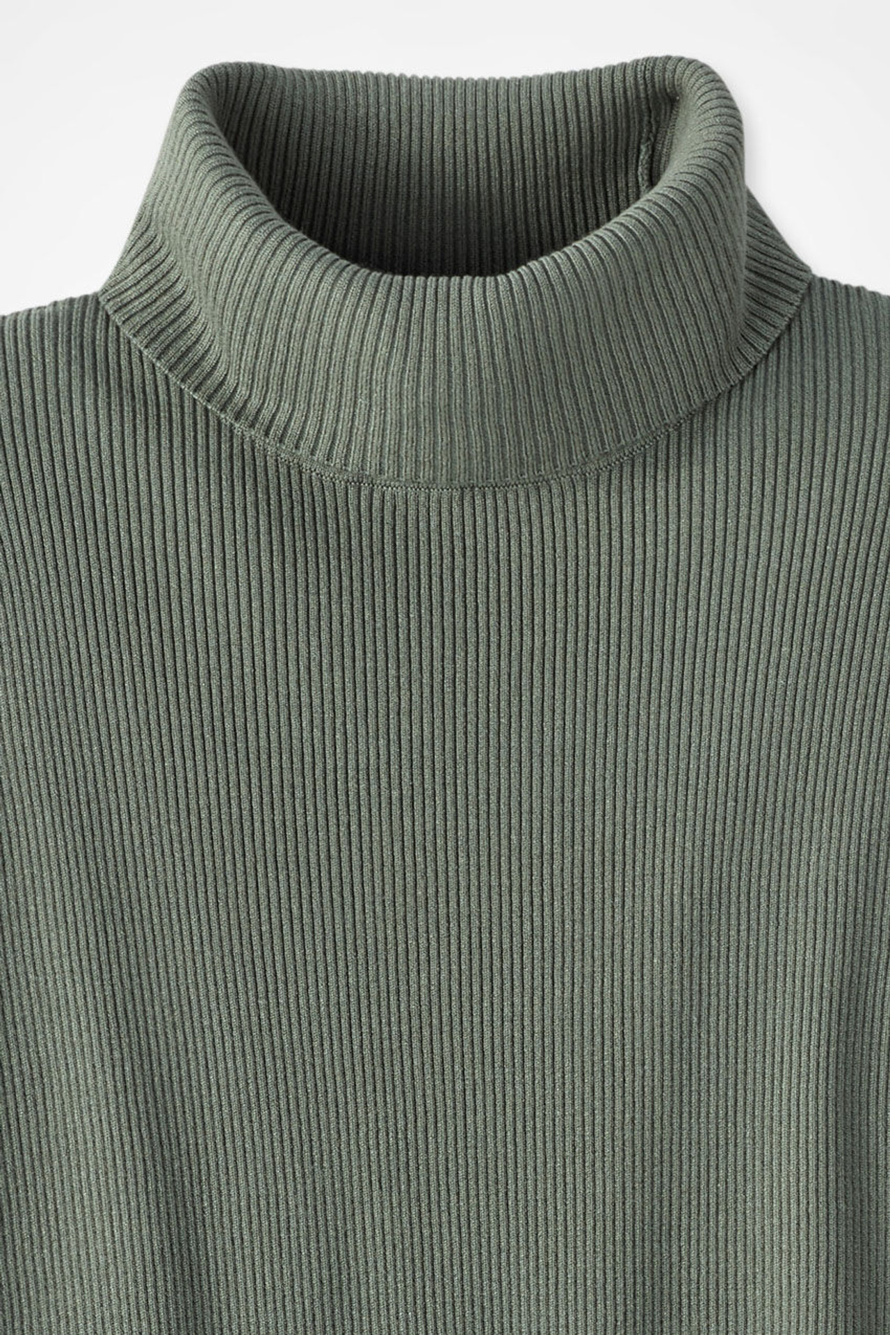 Elbow-Sleeve Ribbed Turtleneck