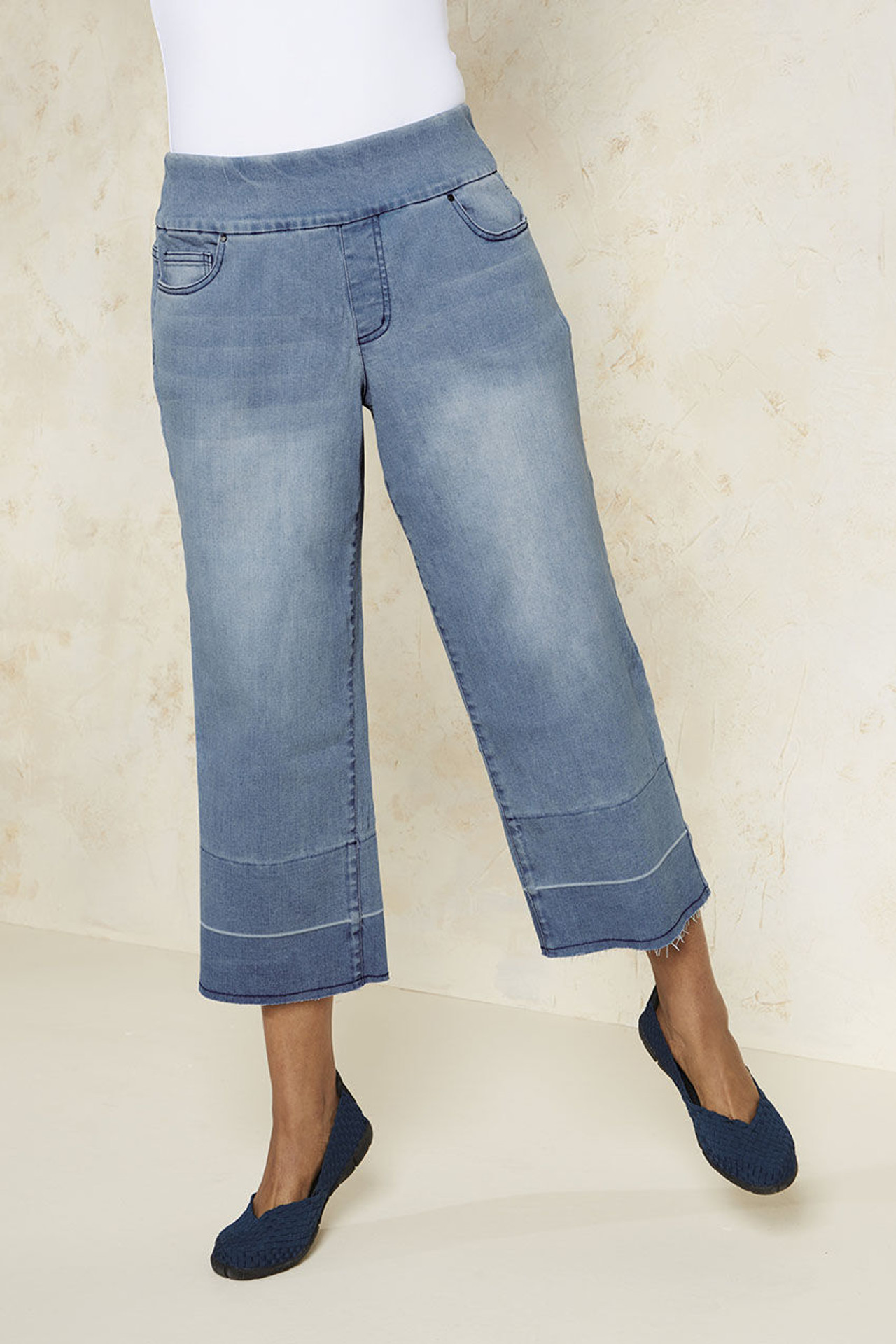 Released Hem Wide-Leg Crop Jeans