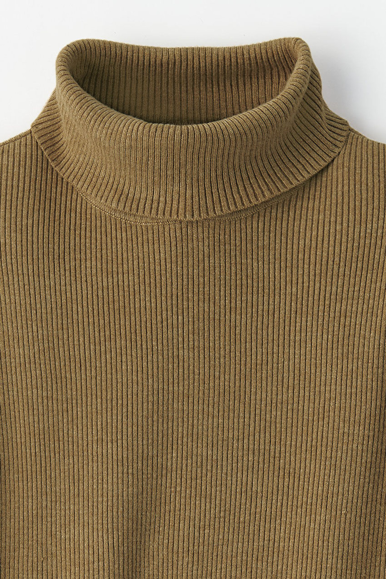 Elbow-Sleeve Ribbed Turtleneck